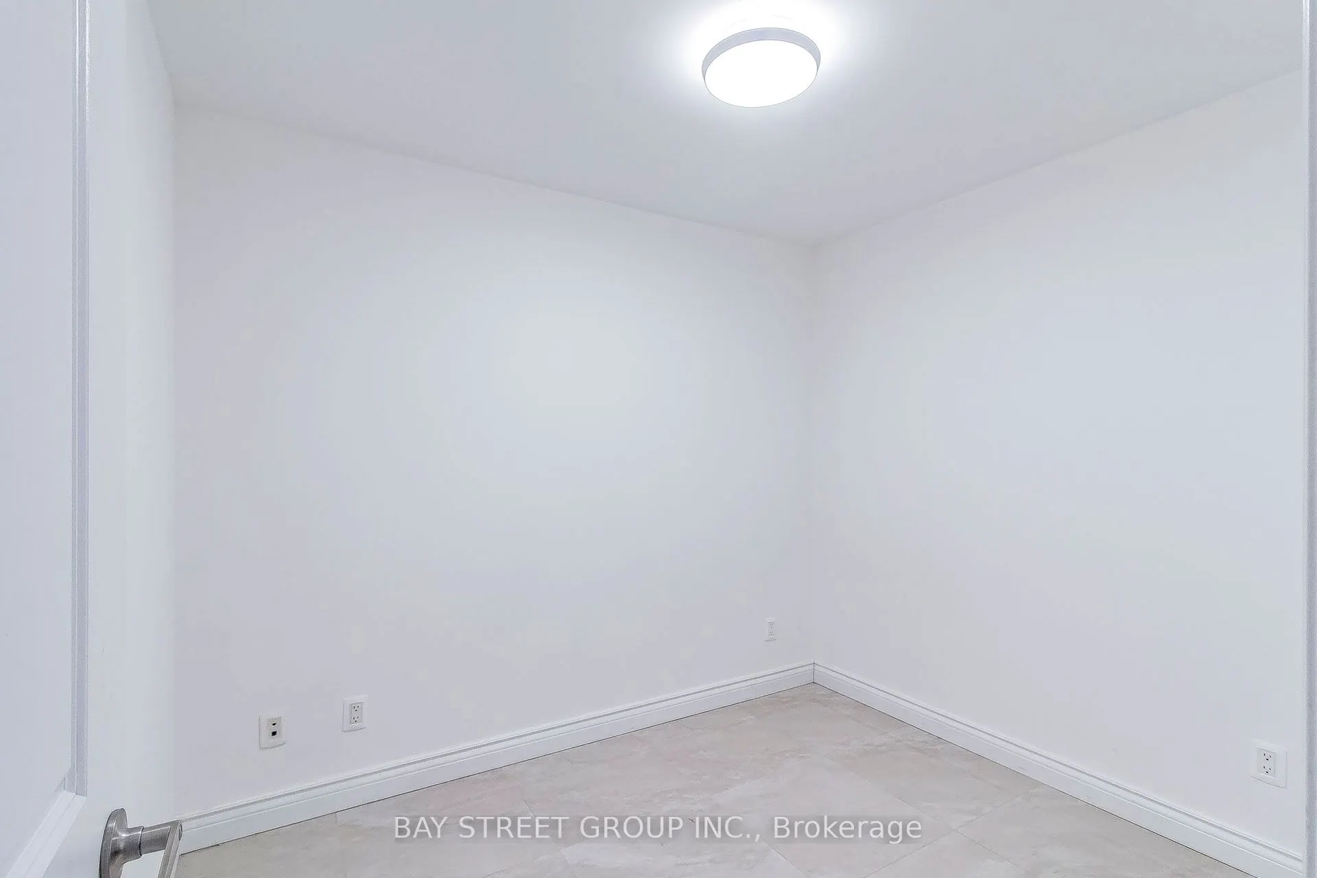 2885 Bayview Avenue, #813