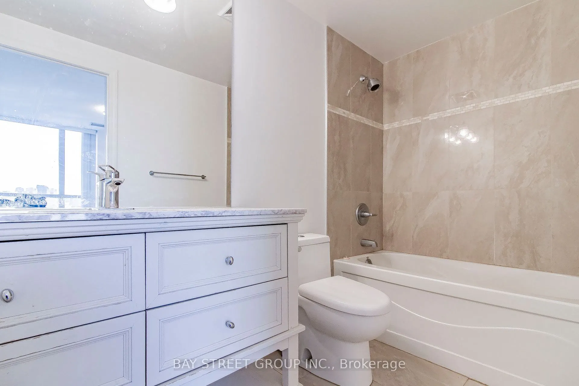 2885 Bayview Avenue, #813