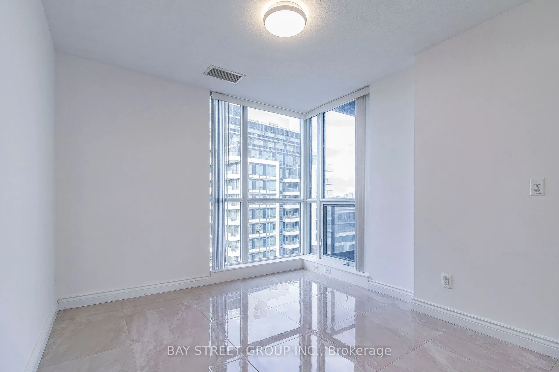 2885 Bayview Avenue, #813