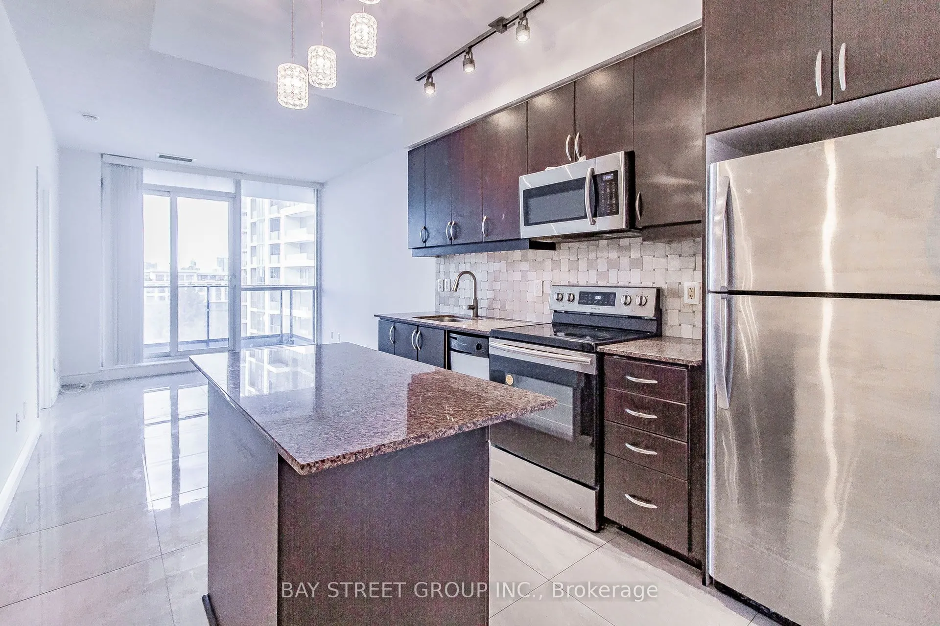 2885 Bayview Avenue, #813