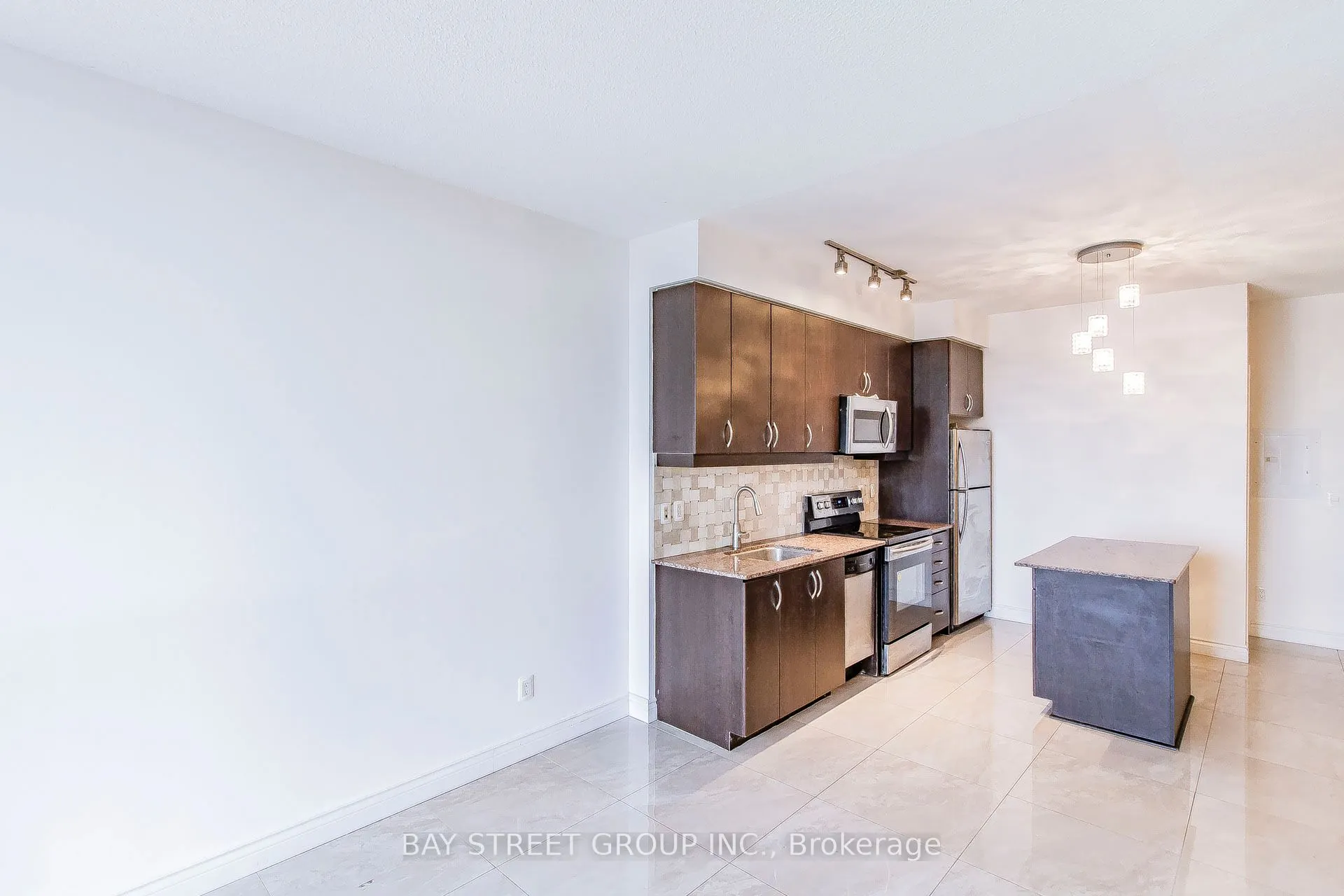 2885 Bayview Avenue, #813