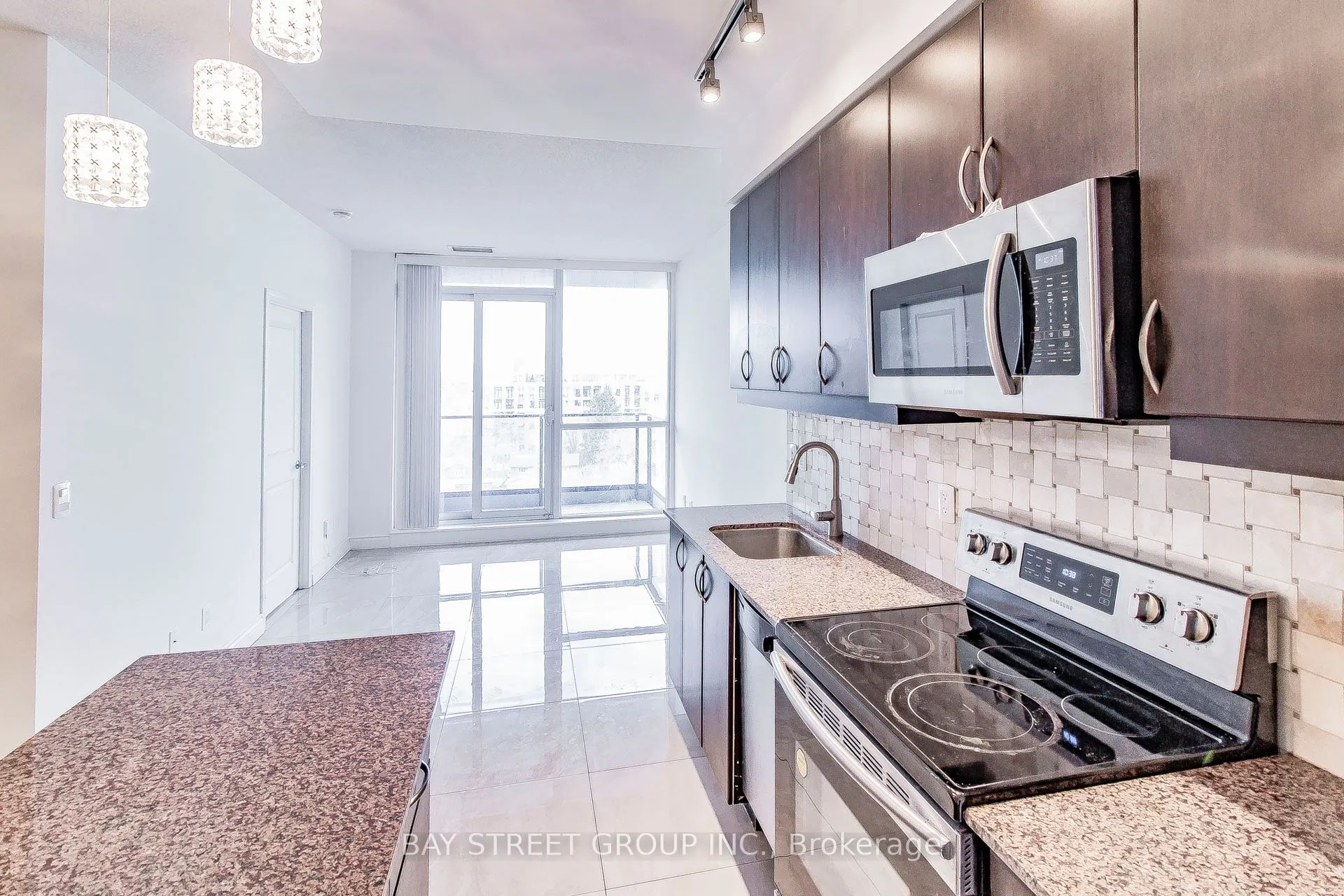 2885 Bayview Avenue, #813