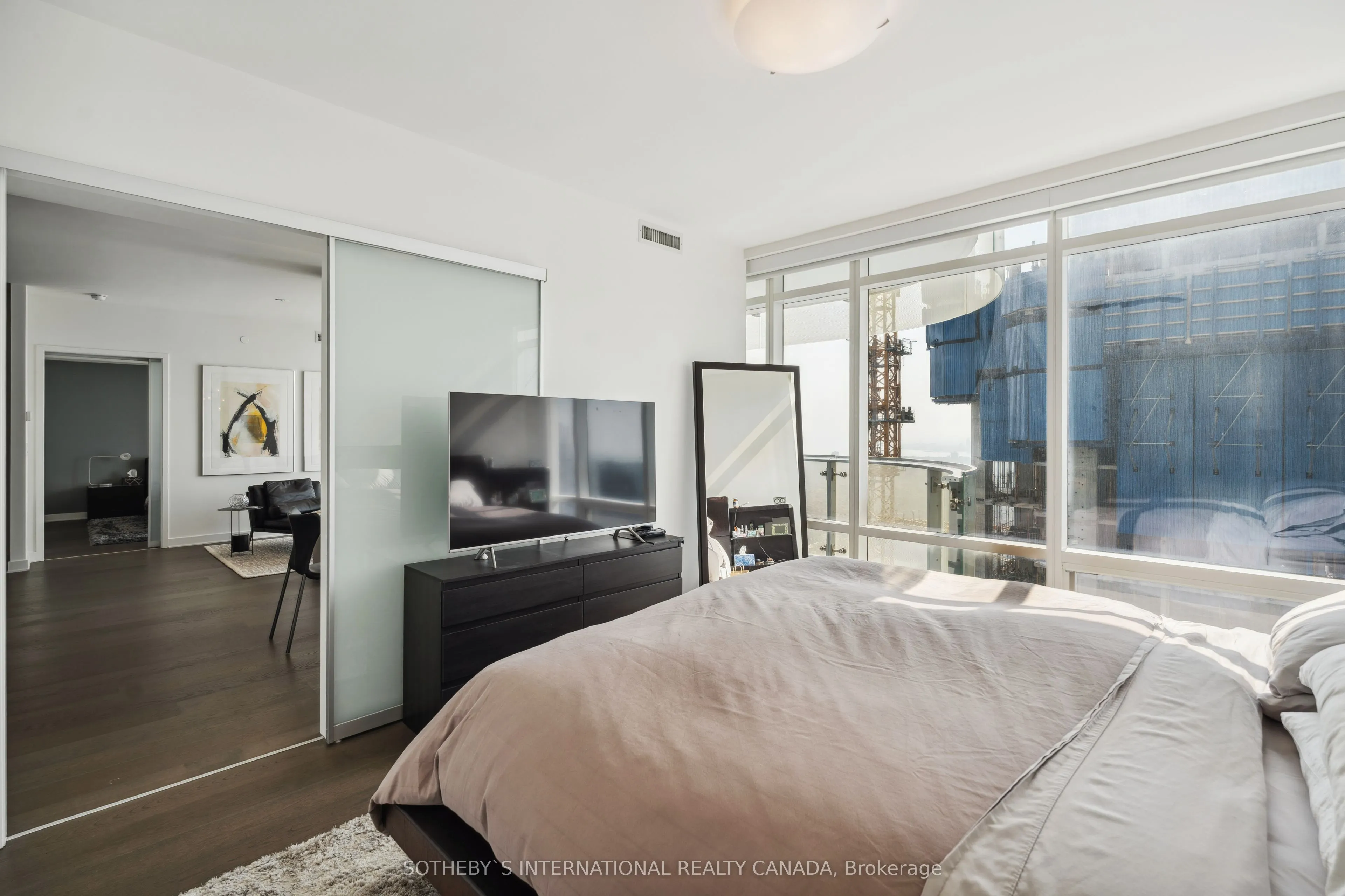 1 Bloor Street E #6805