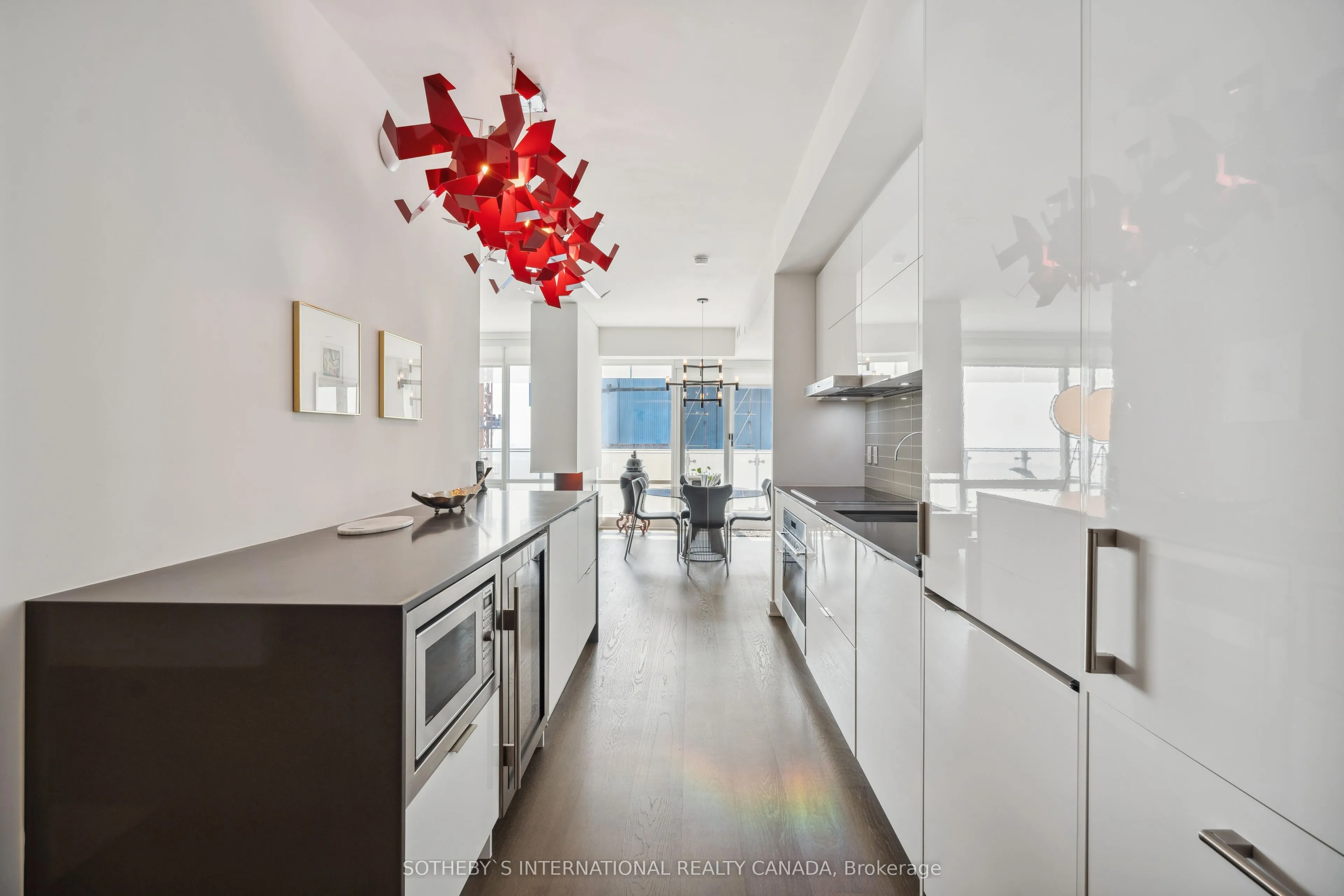1 Bloor Street E #6805