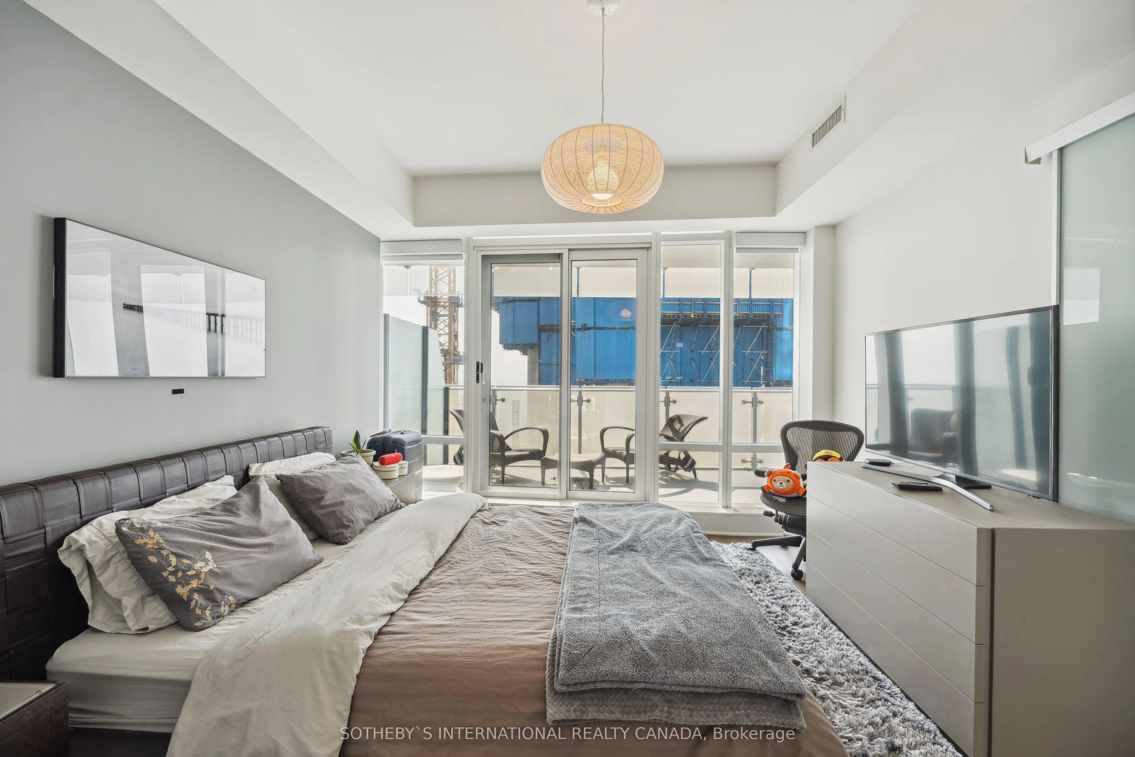 1 Bloor Street E #6805