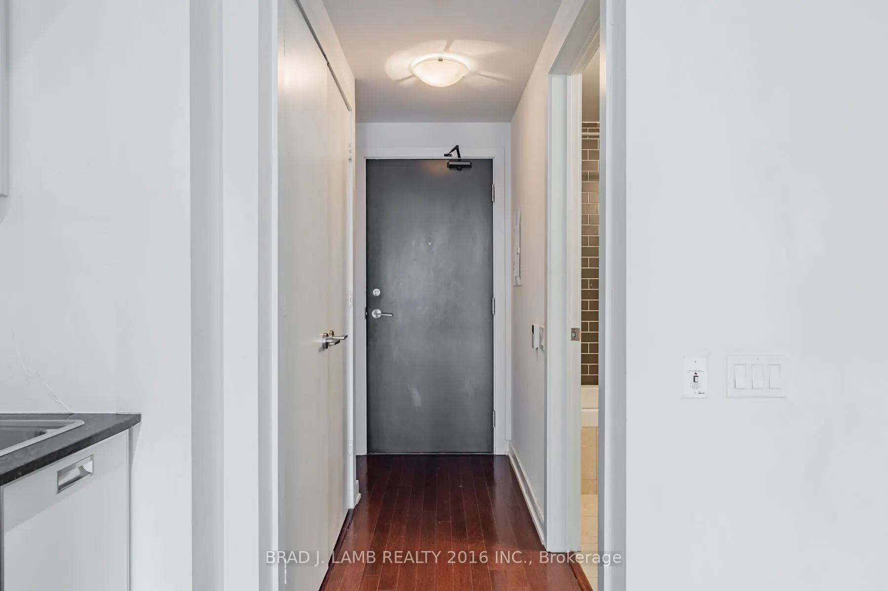 33 CHARLES Street E, #610