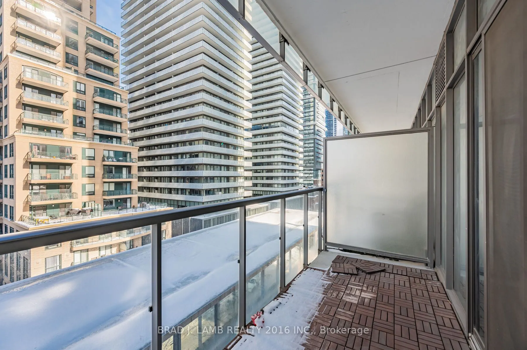 33 CHARLES Street E, #610