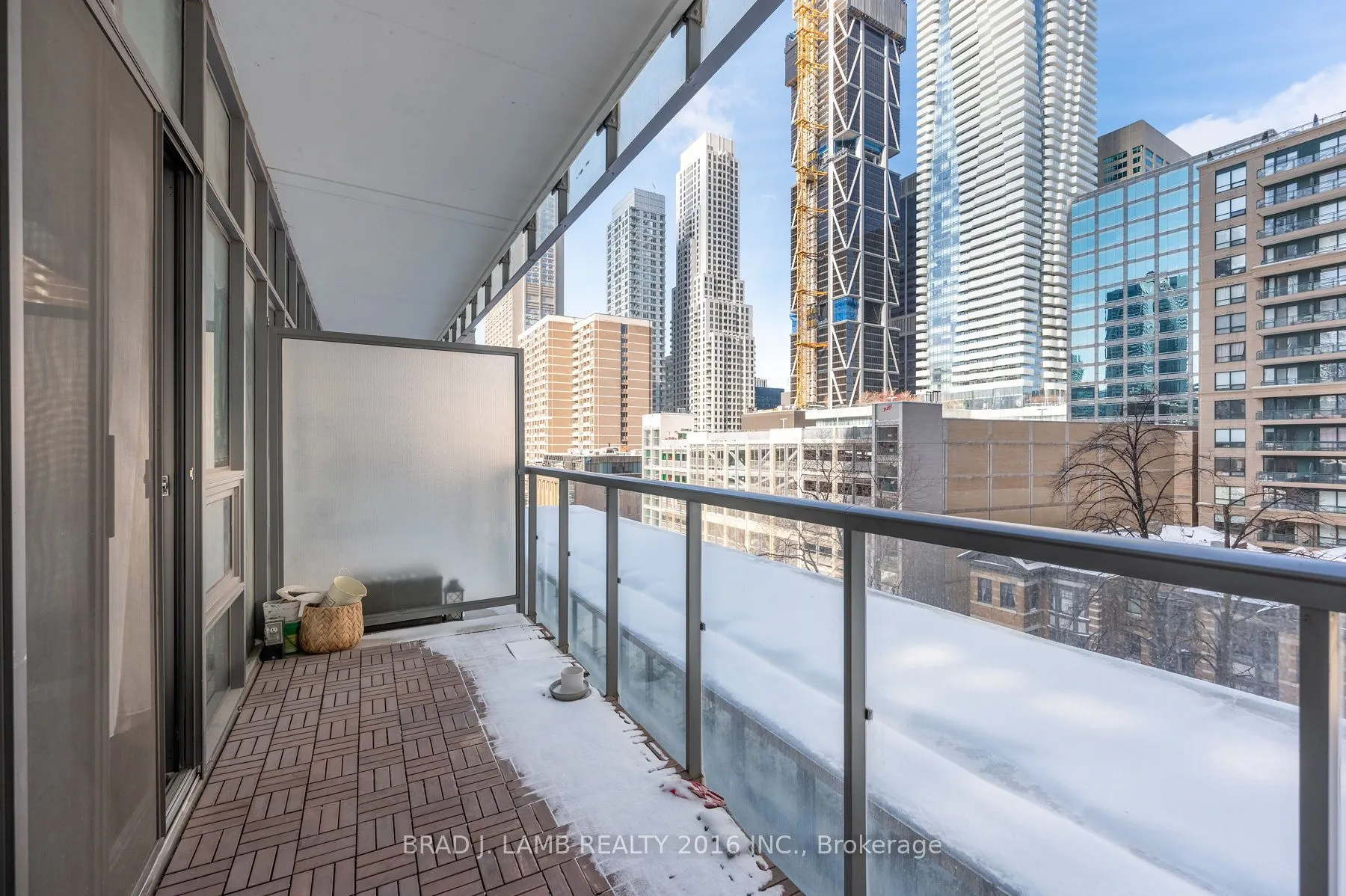33 CHARLES Street E, #610