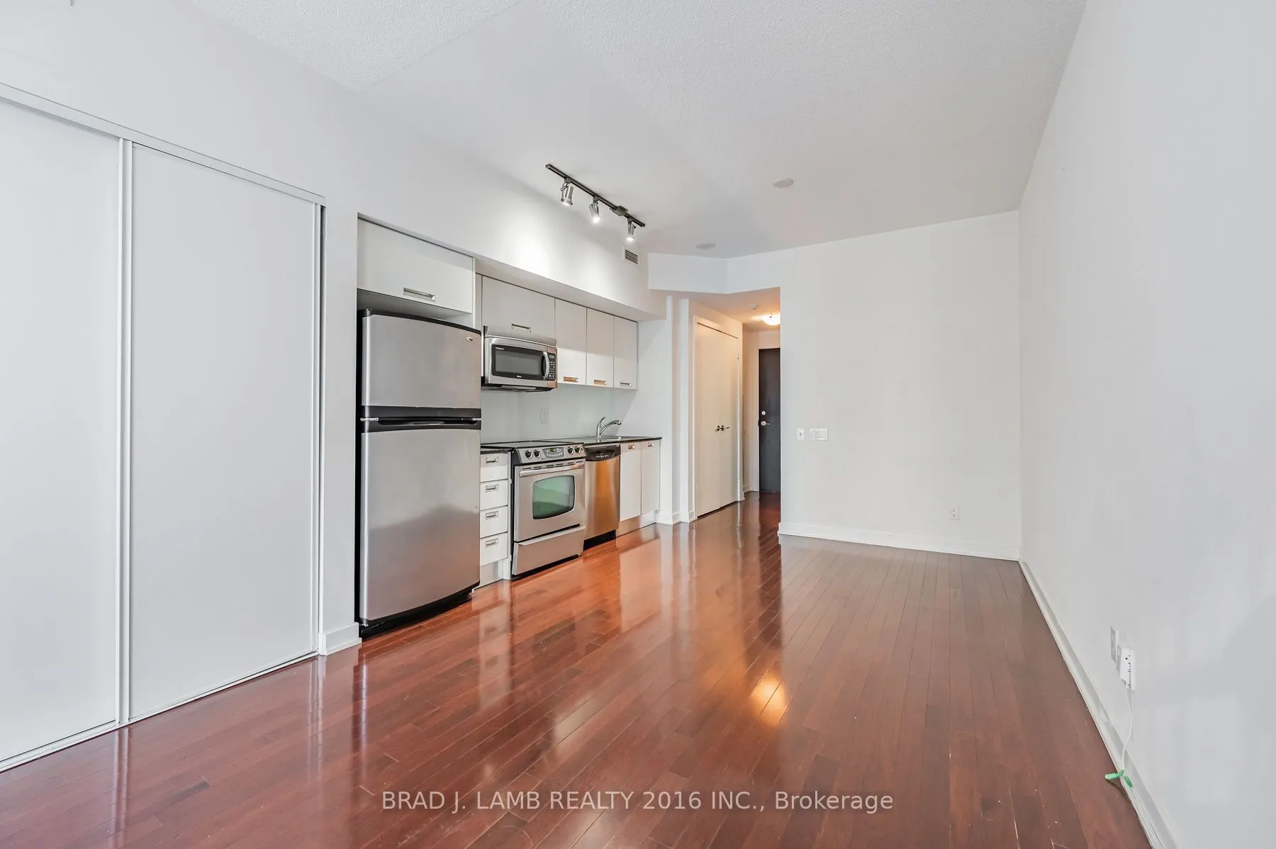 33 CHARLES Street E, #610