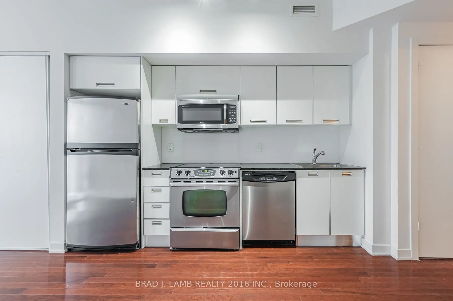 33 CHARLES Street E, #610