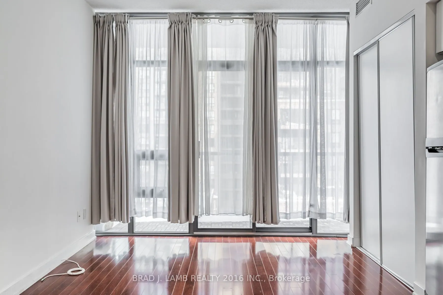33 CHARLES Street E, #610