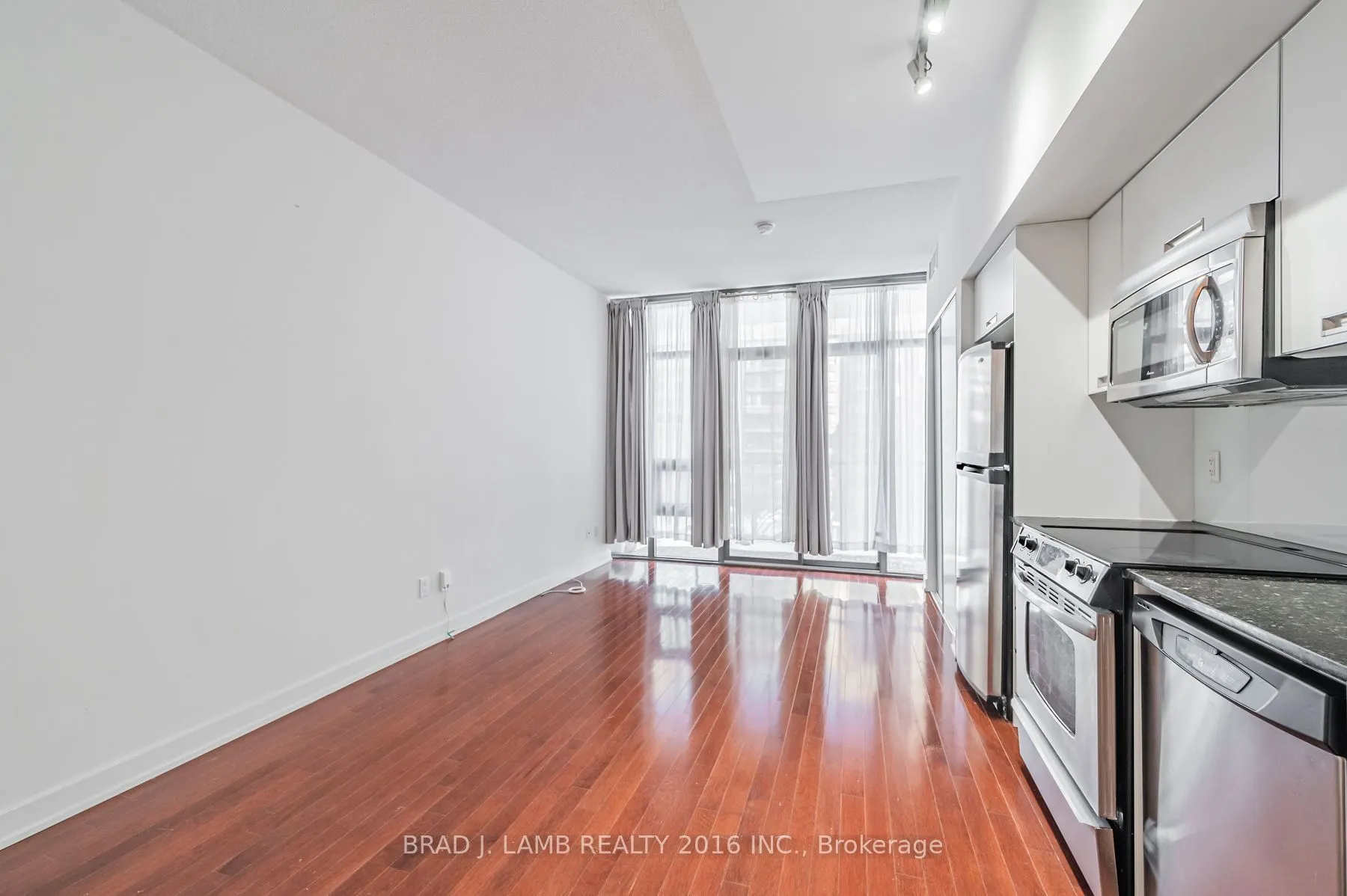 33 CHARLES Street E, #610