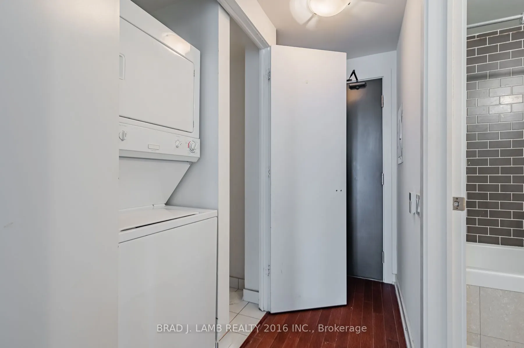 33 CHARLES Street E, #610