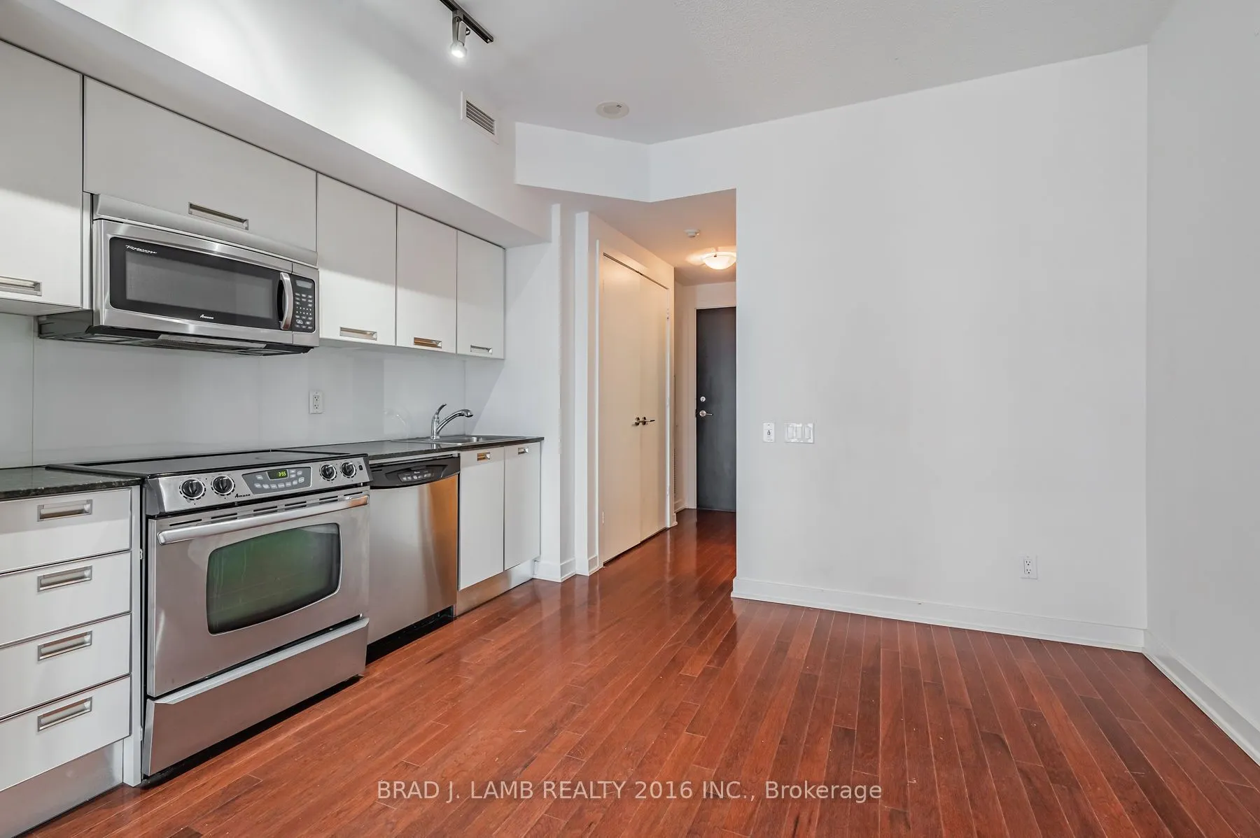 33 CHARLES Street E, #610