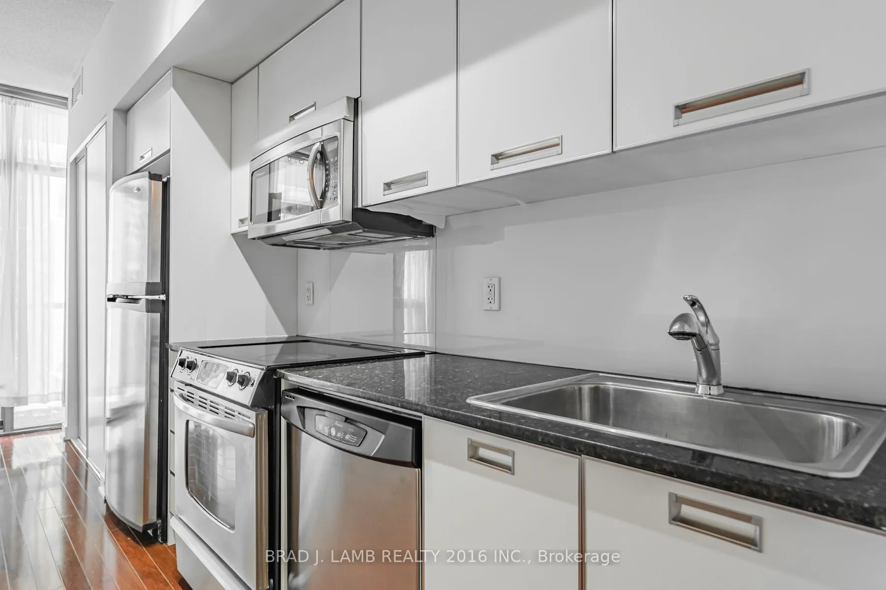 33 CHARLES Street E, #610