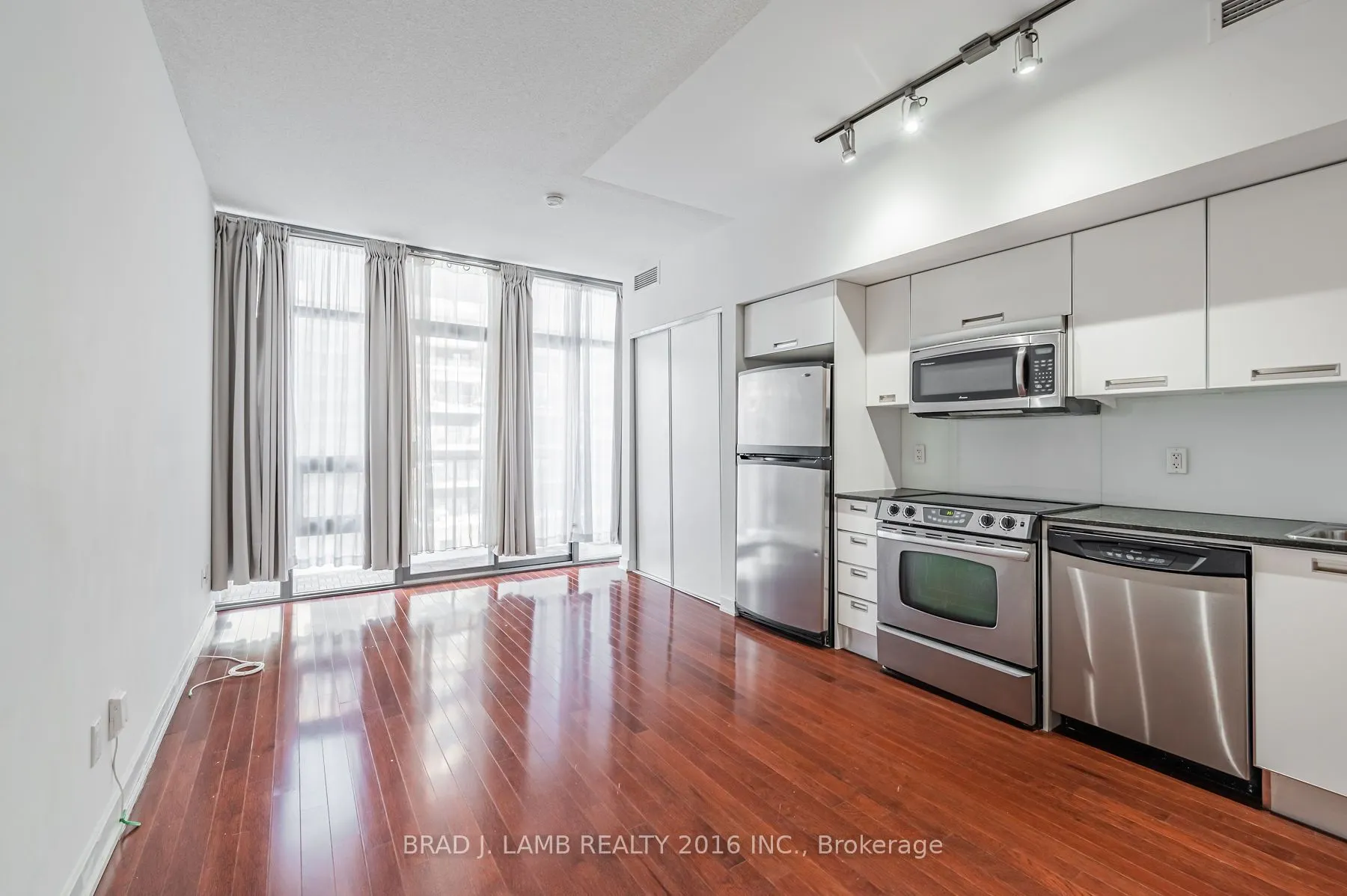 33 CHARLES Street E, #610