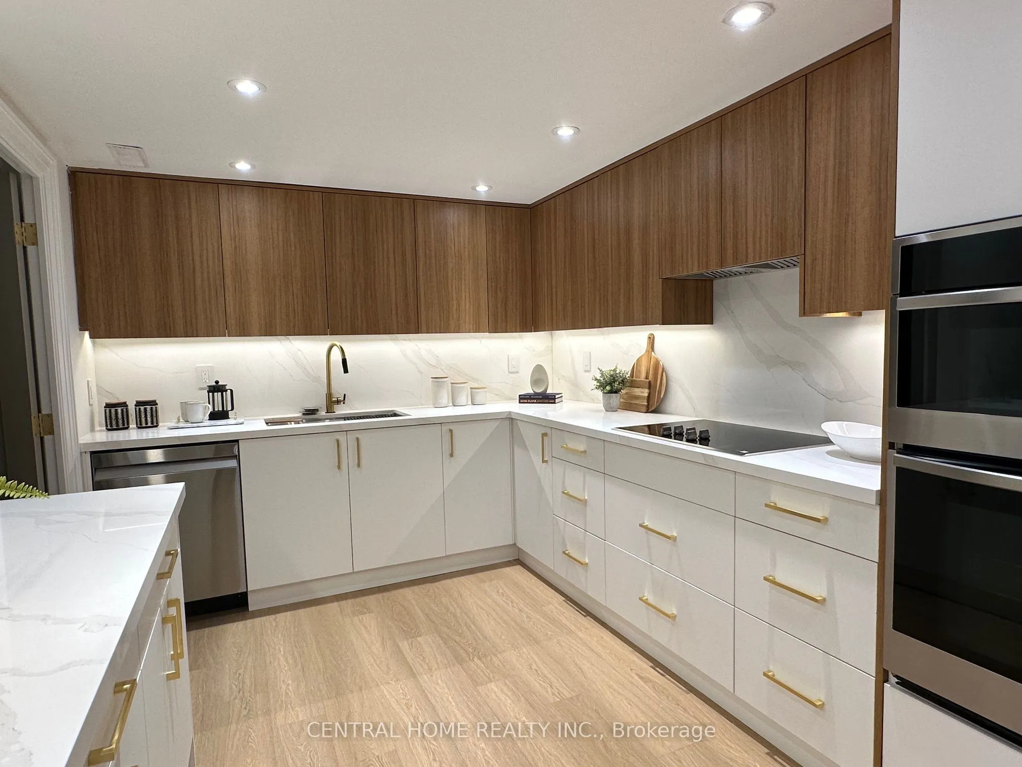 3900 Yonge Street, #807