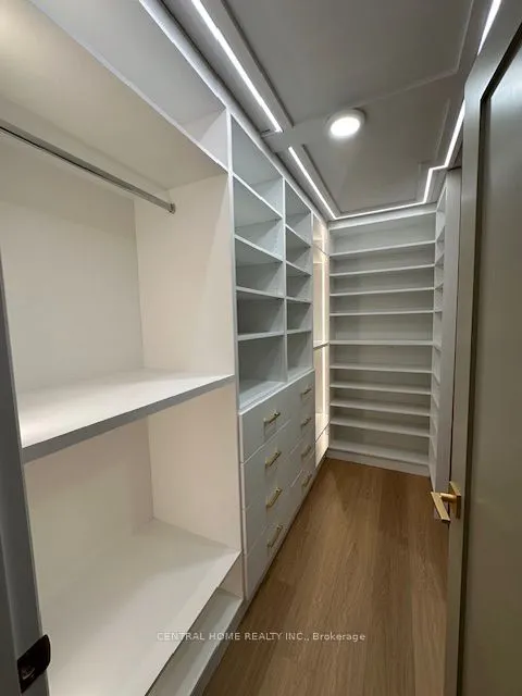 3900 Yonge Street, #807