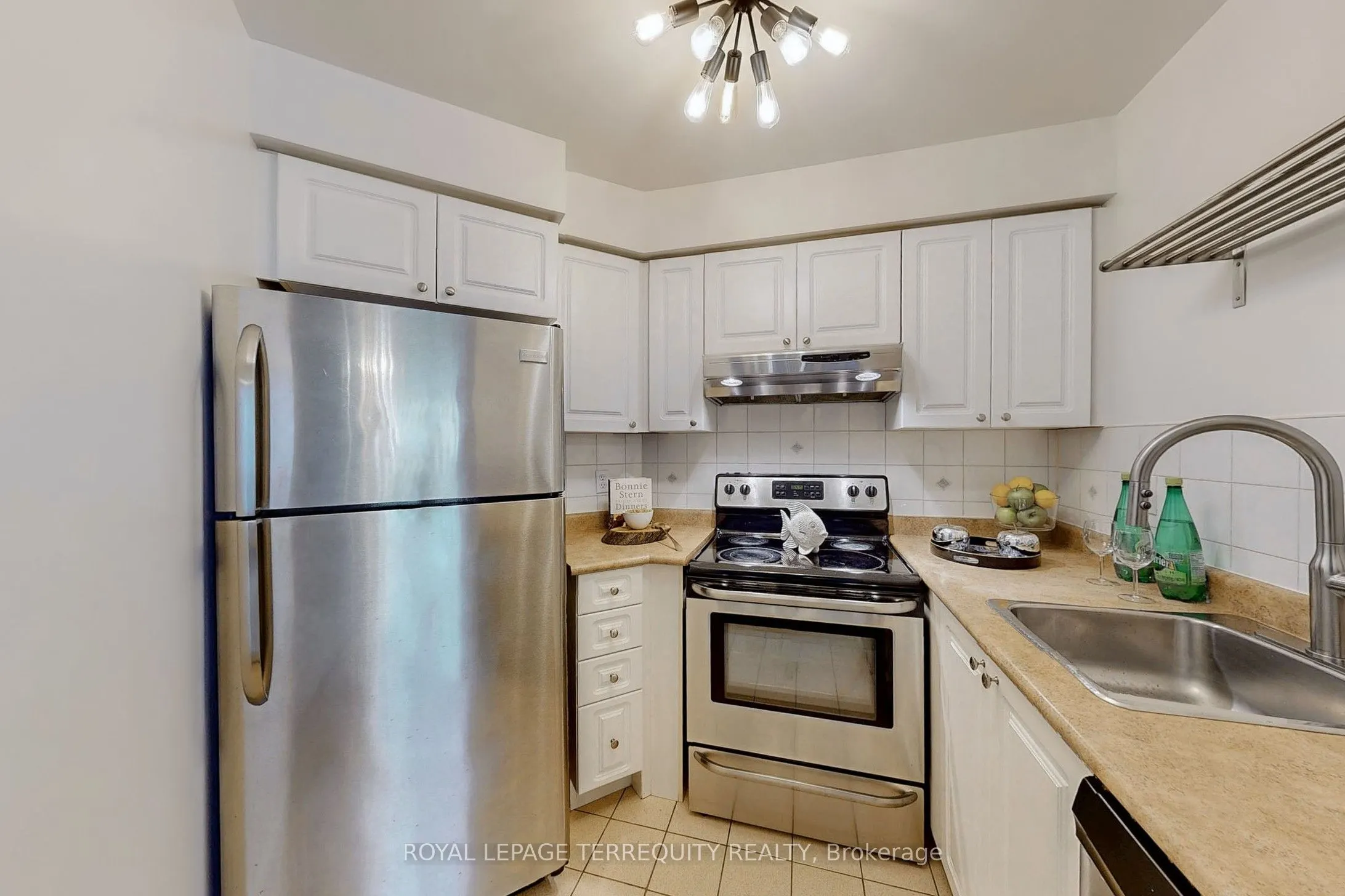 18 Pemberton Avenue, #PH00