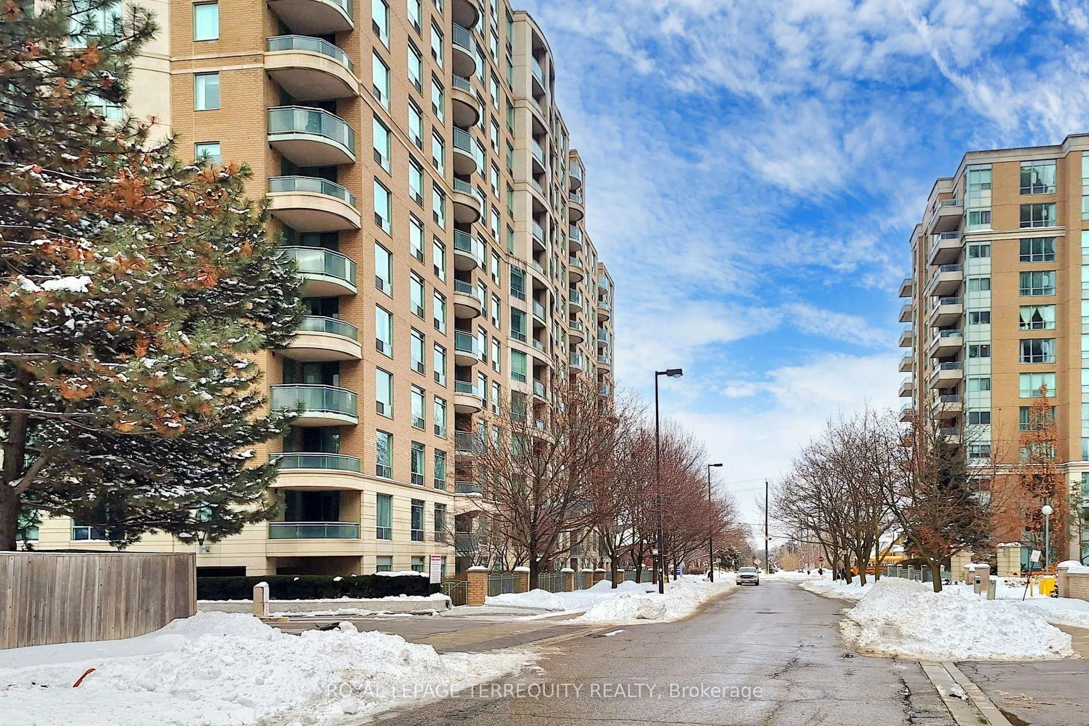 18 Pemberton Avenue, #PH00