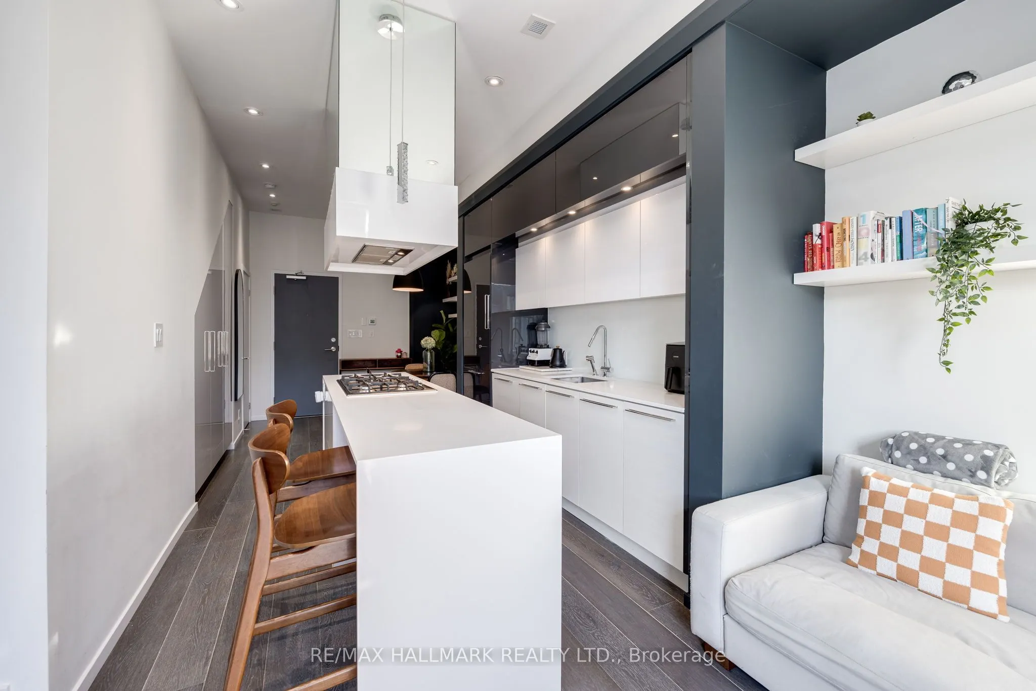 850 Richmond Street W, #10