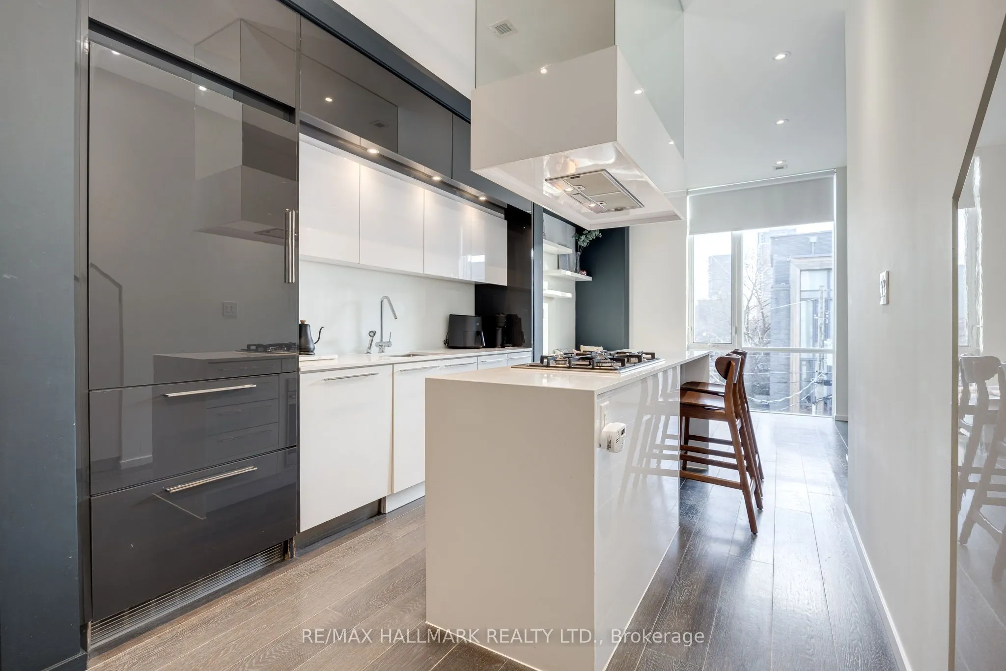 850 Richmond Street W, #10