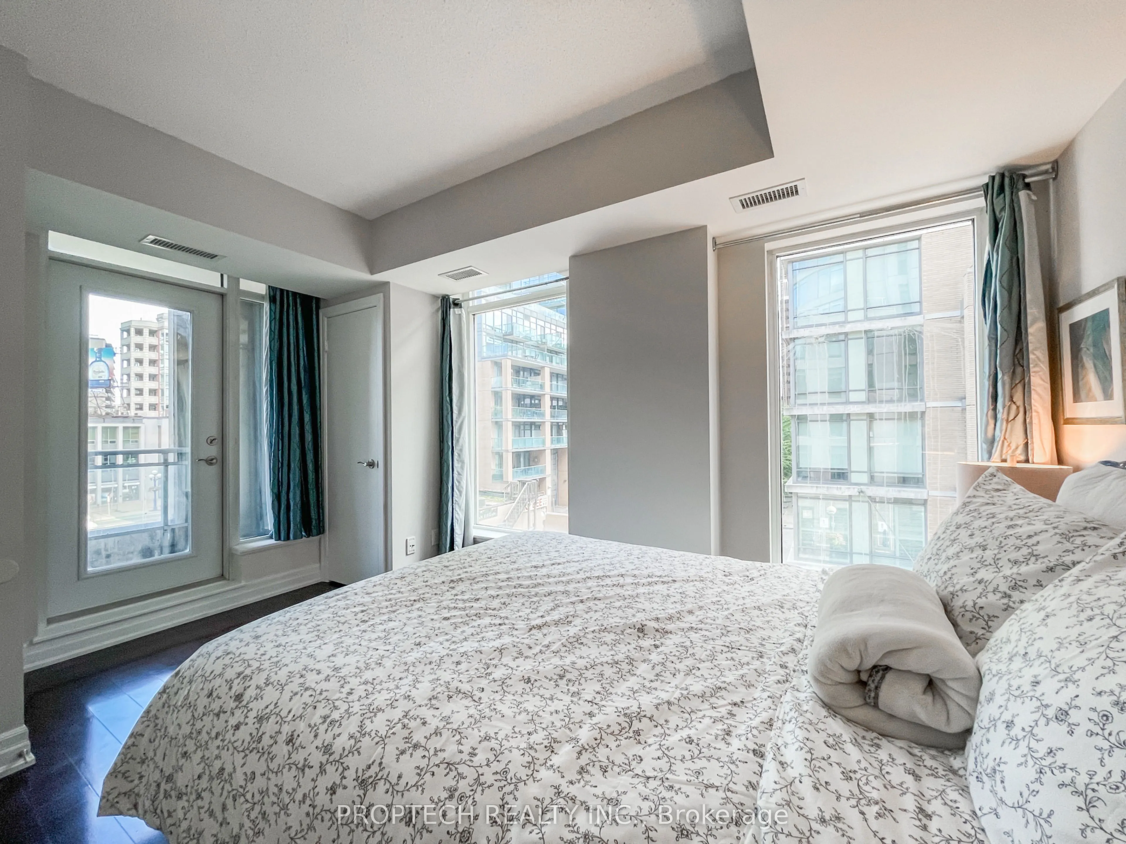 8 Scollard St Street, #304