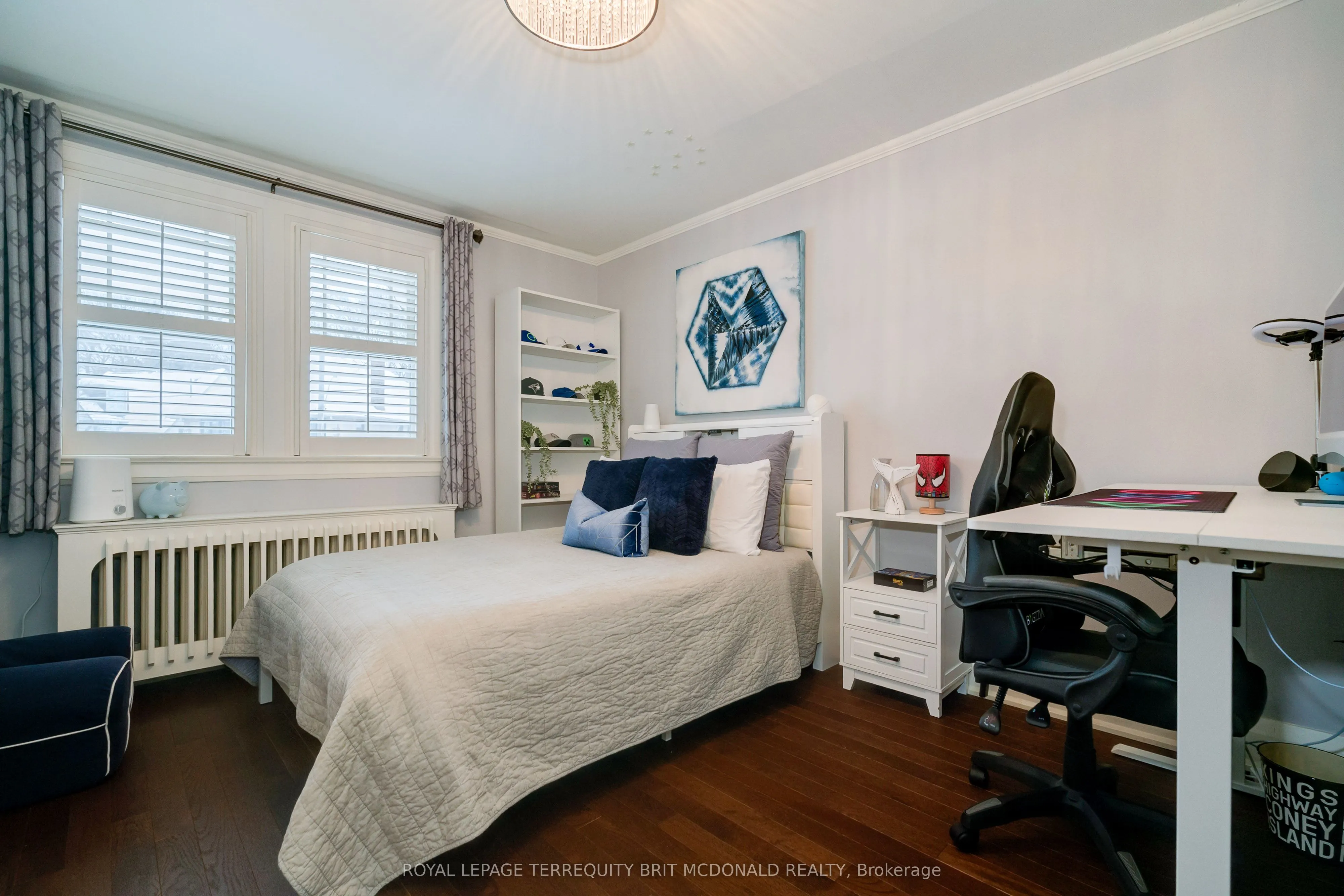 125 Chaplin Crescent