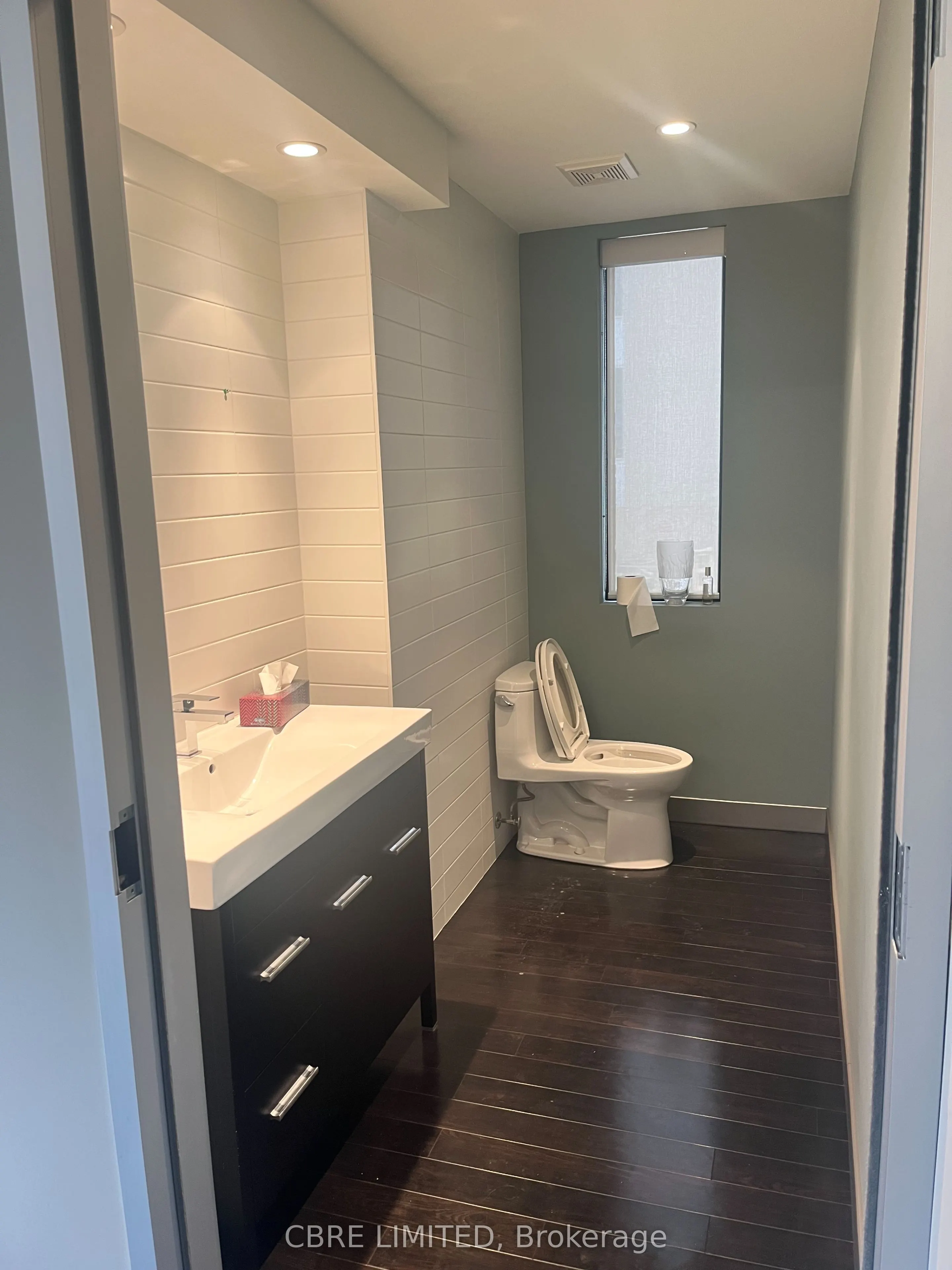 1055 Yonge Street, #200