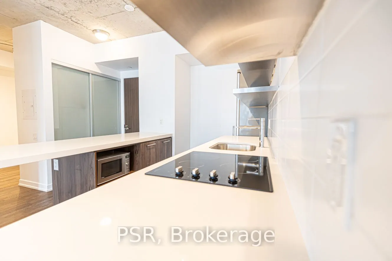 560 King Street W, #606