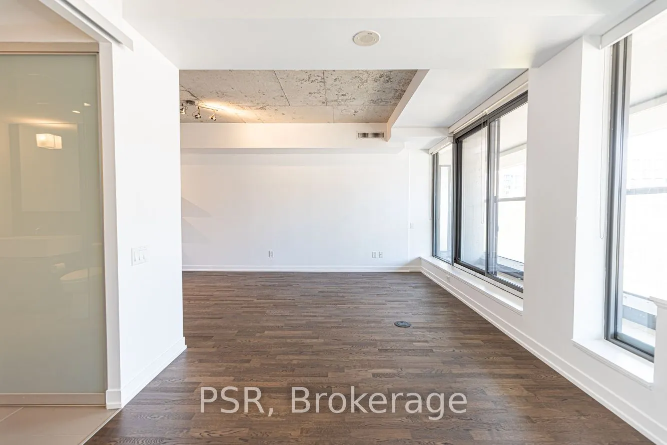 560 King Street W, #606