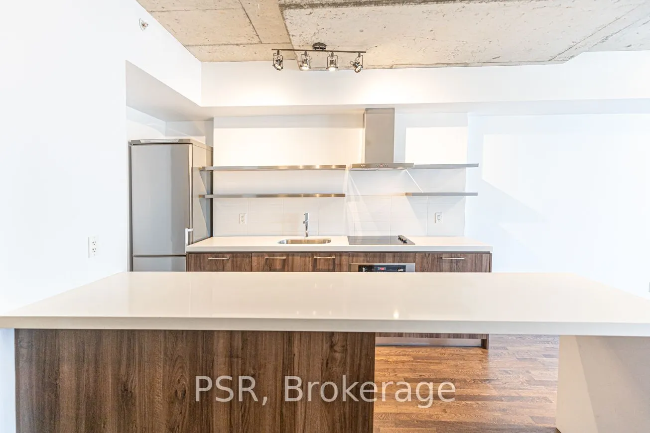 560 King Street W, #606