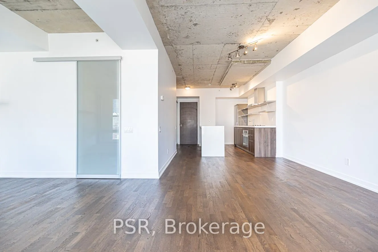 560 King Street W, #606