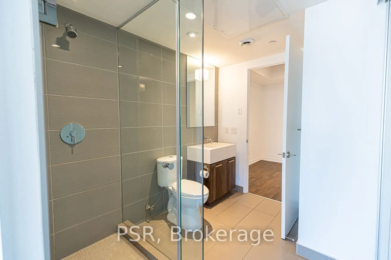 560 King Street W, #606