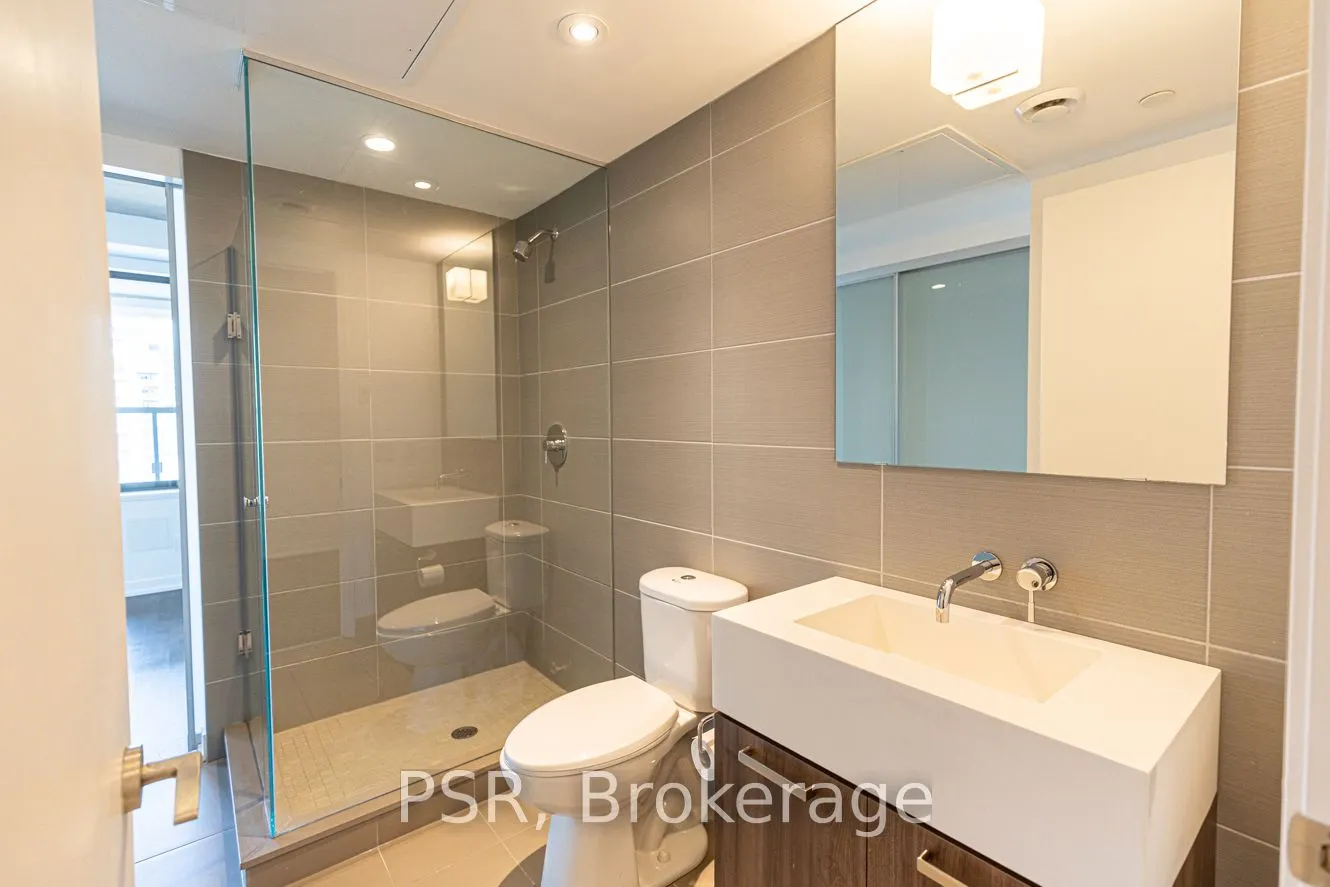 560 King Street W, #606