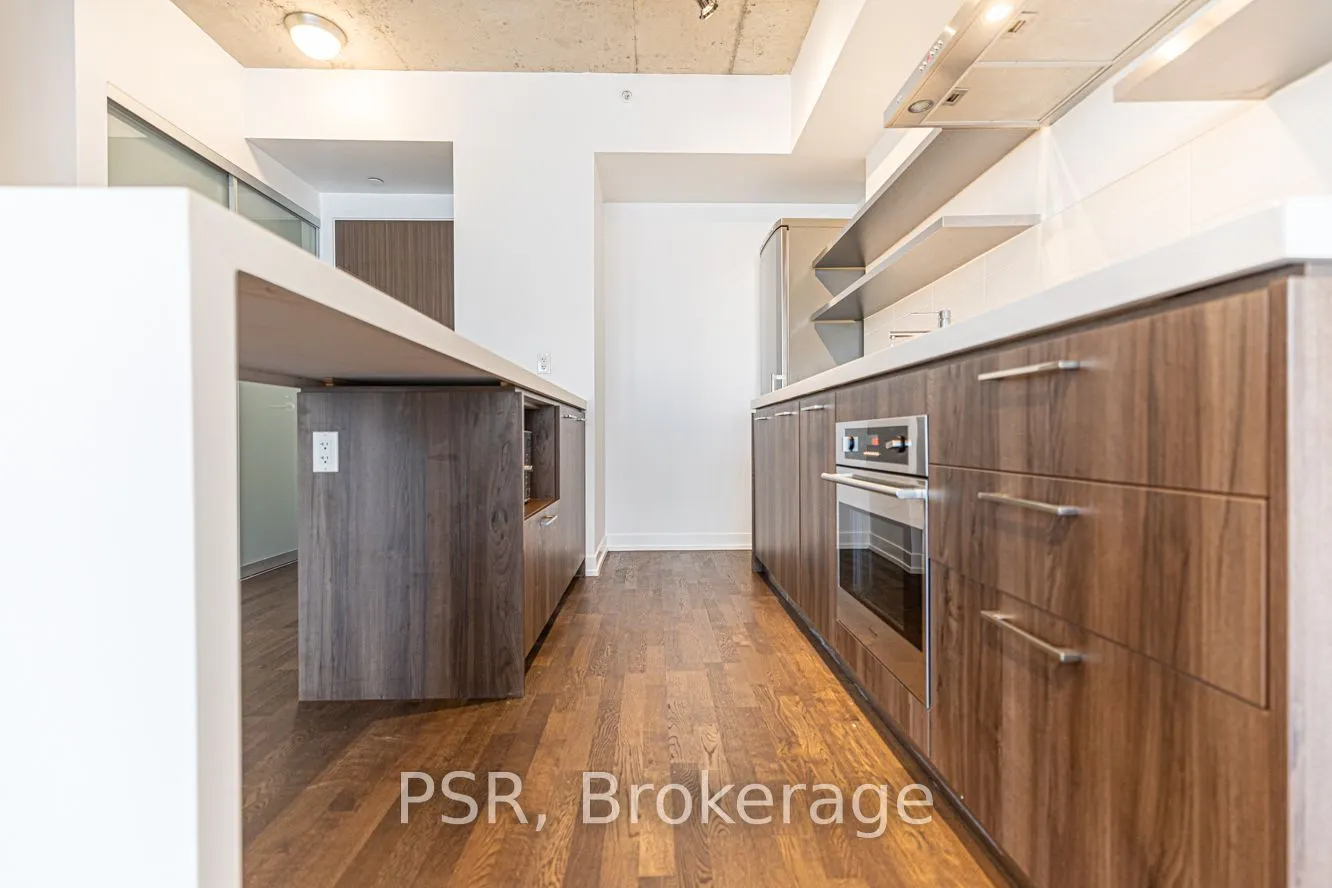 560 King Street W, #606