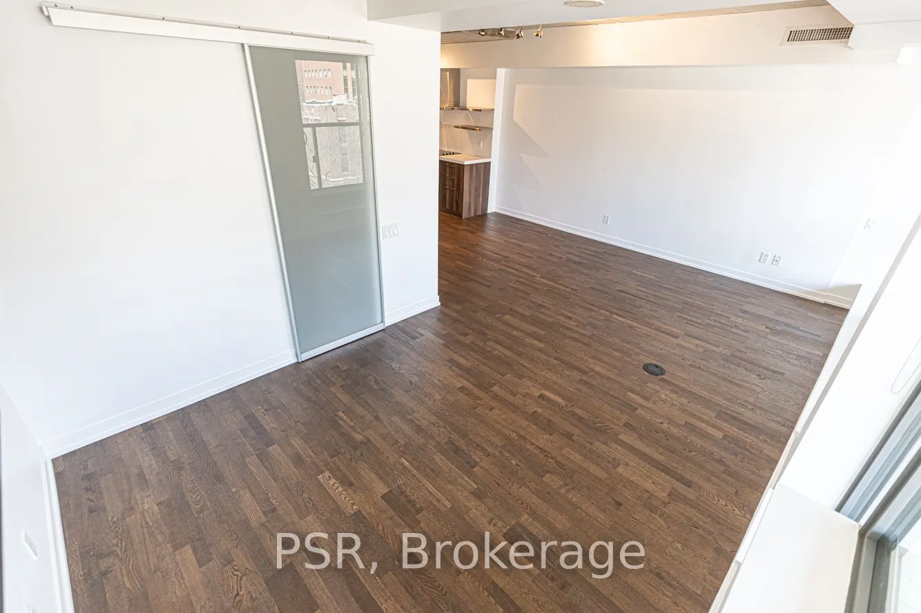 560 King Street W, #606