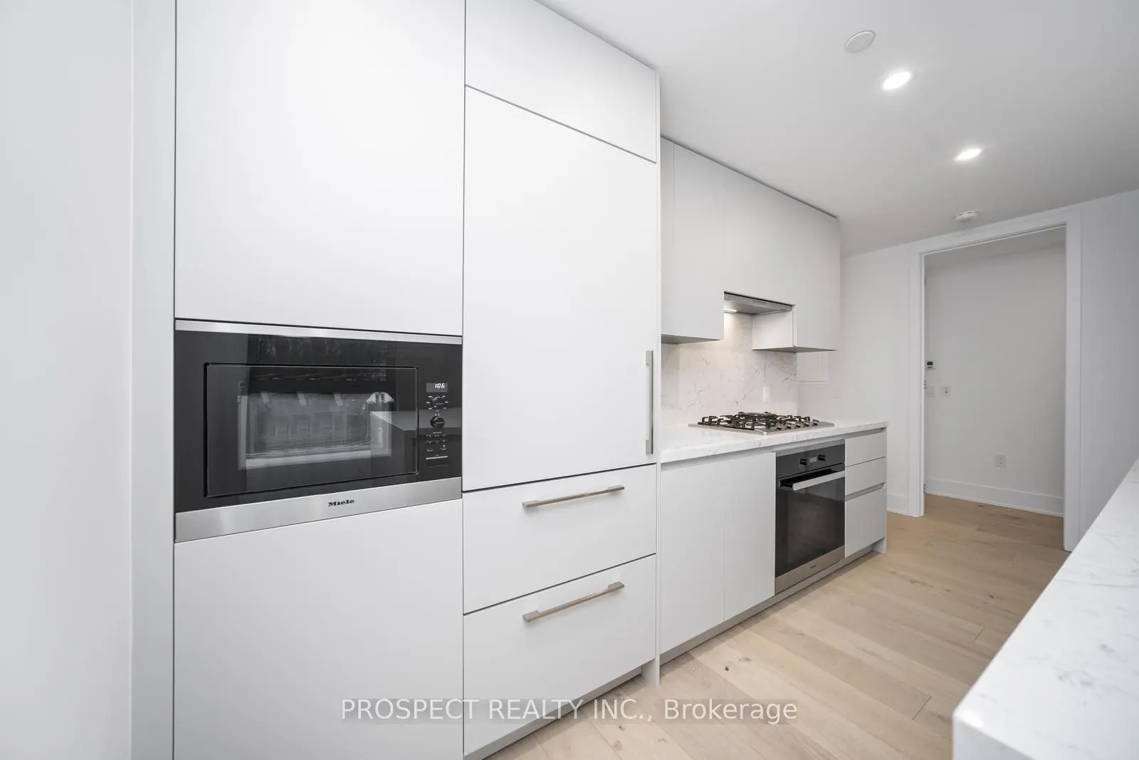 346 Davenport Road E, #403