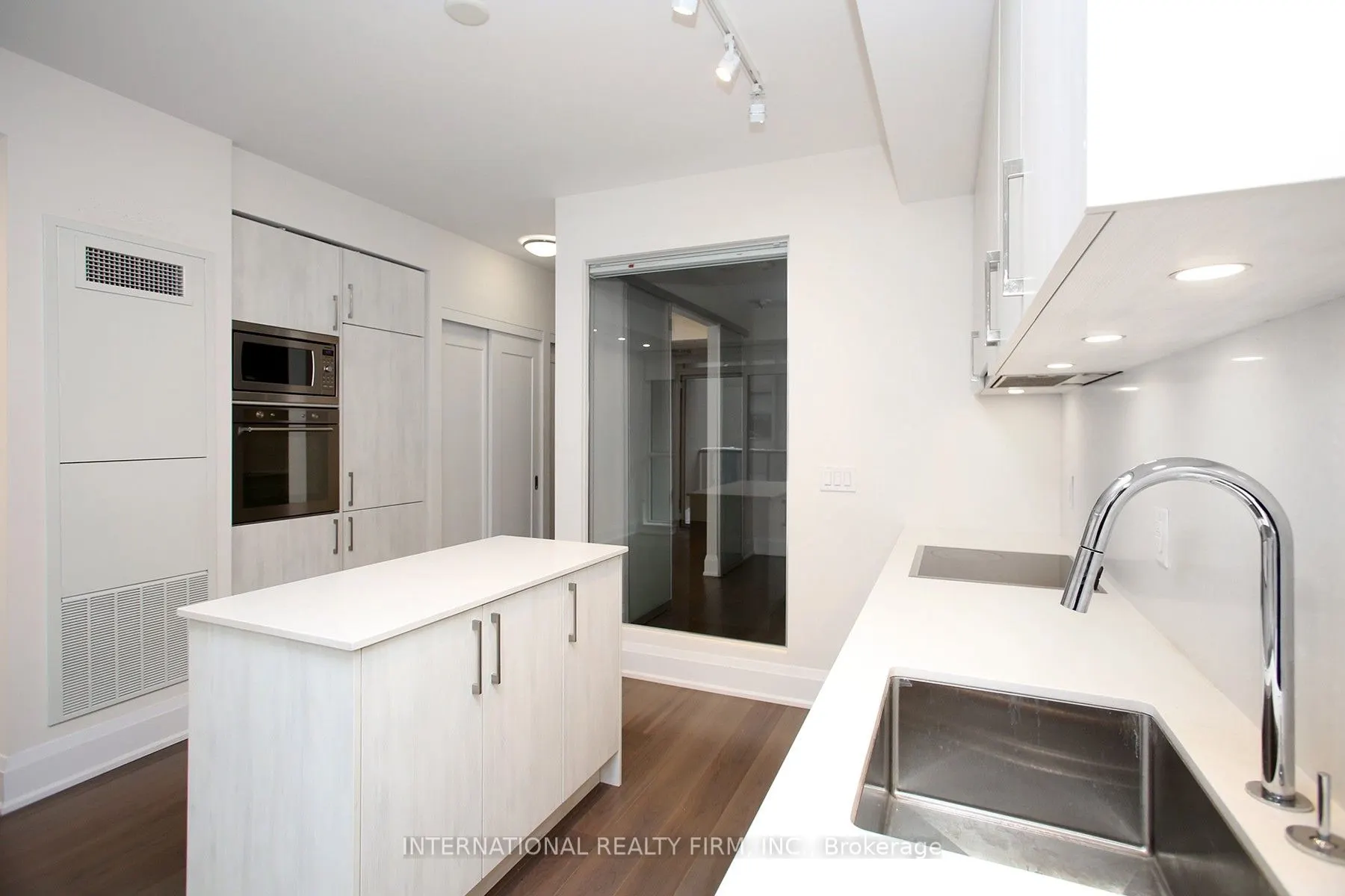88 Cumberland Street, #808