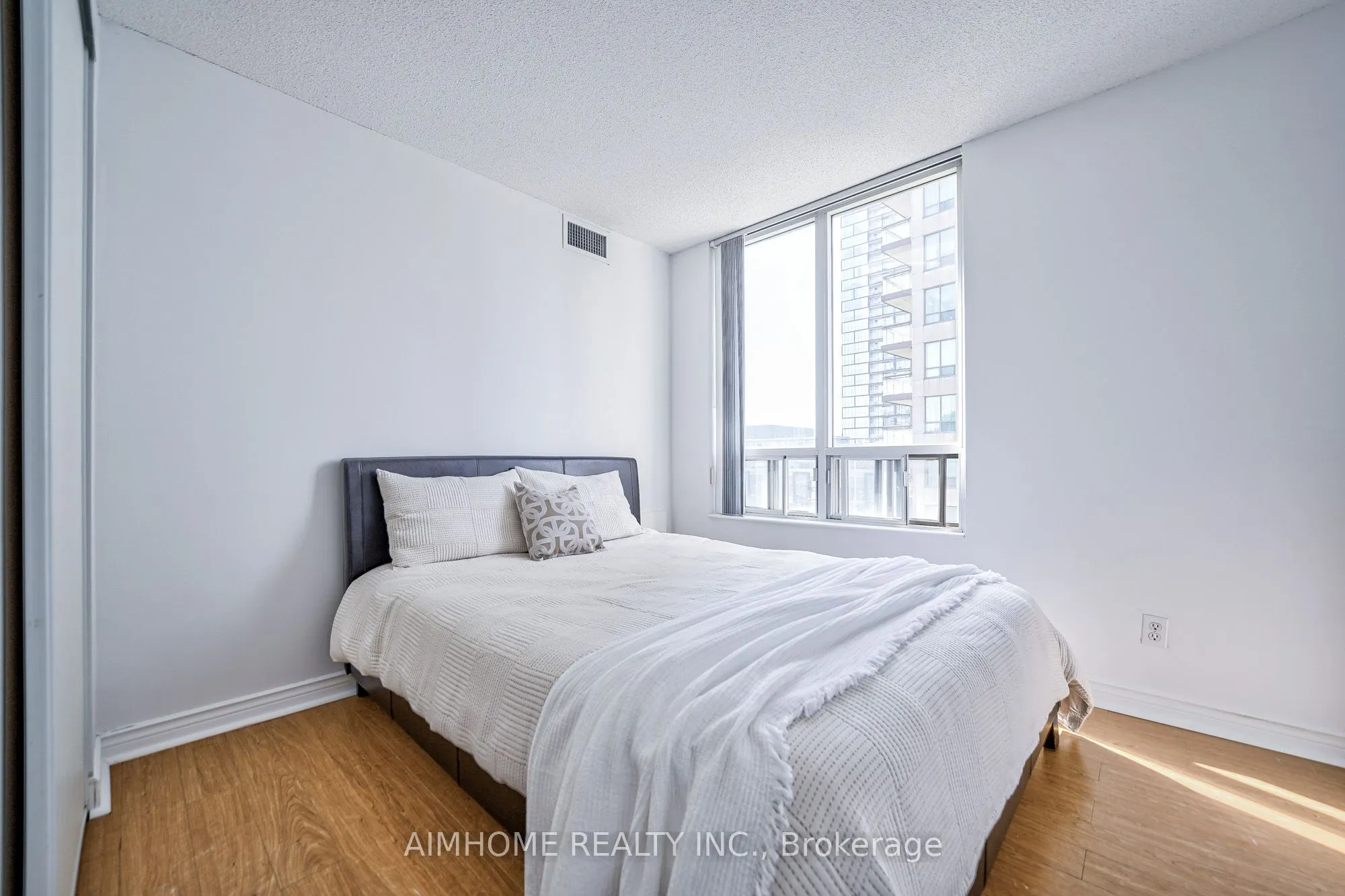 256 Doris Avenue, #710