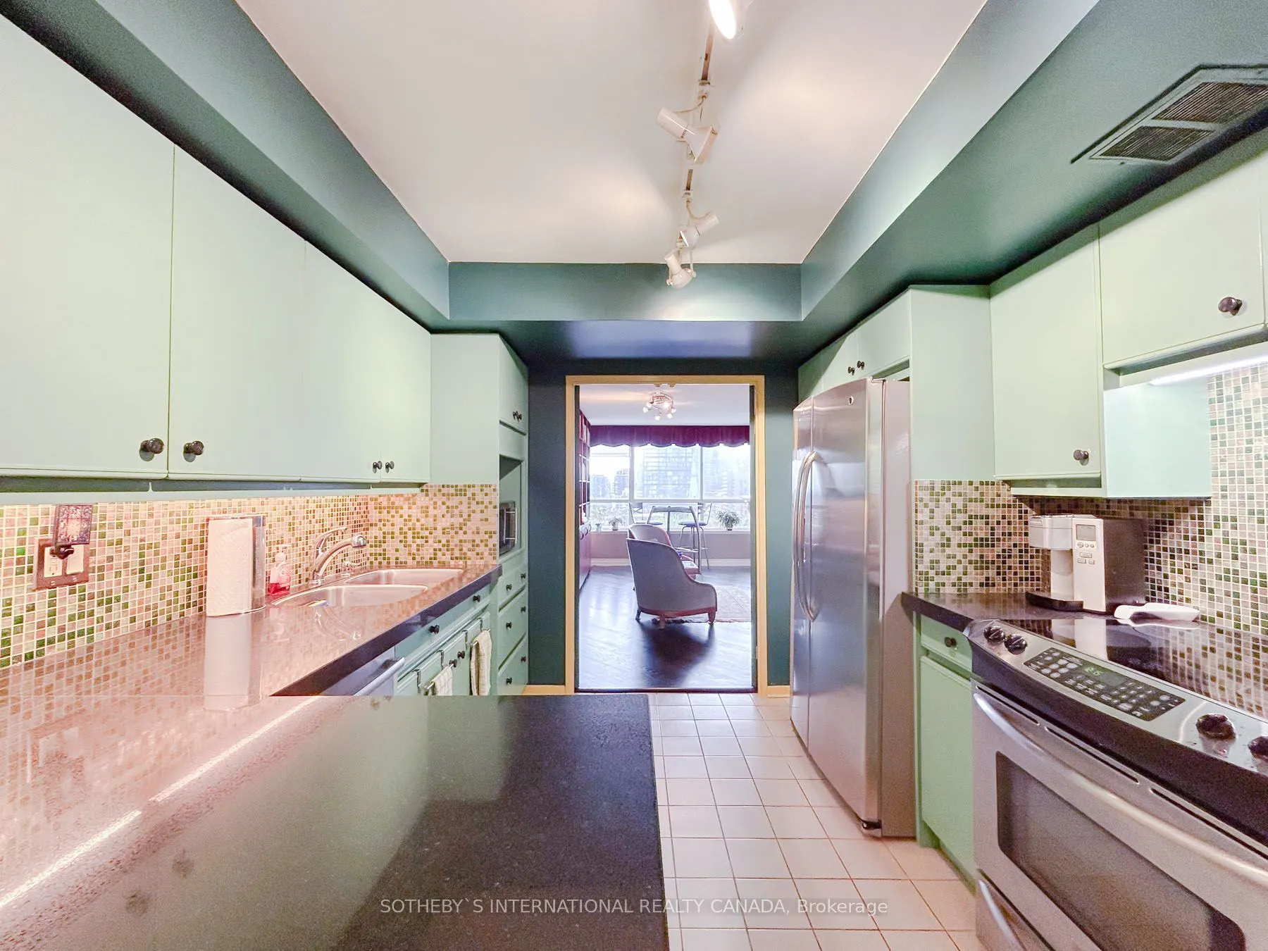 130 Carlton Street, #906