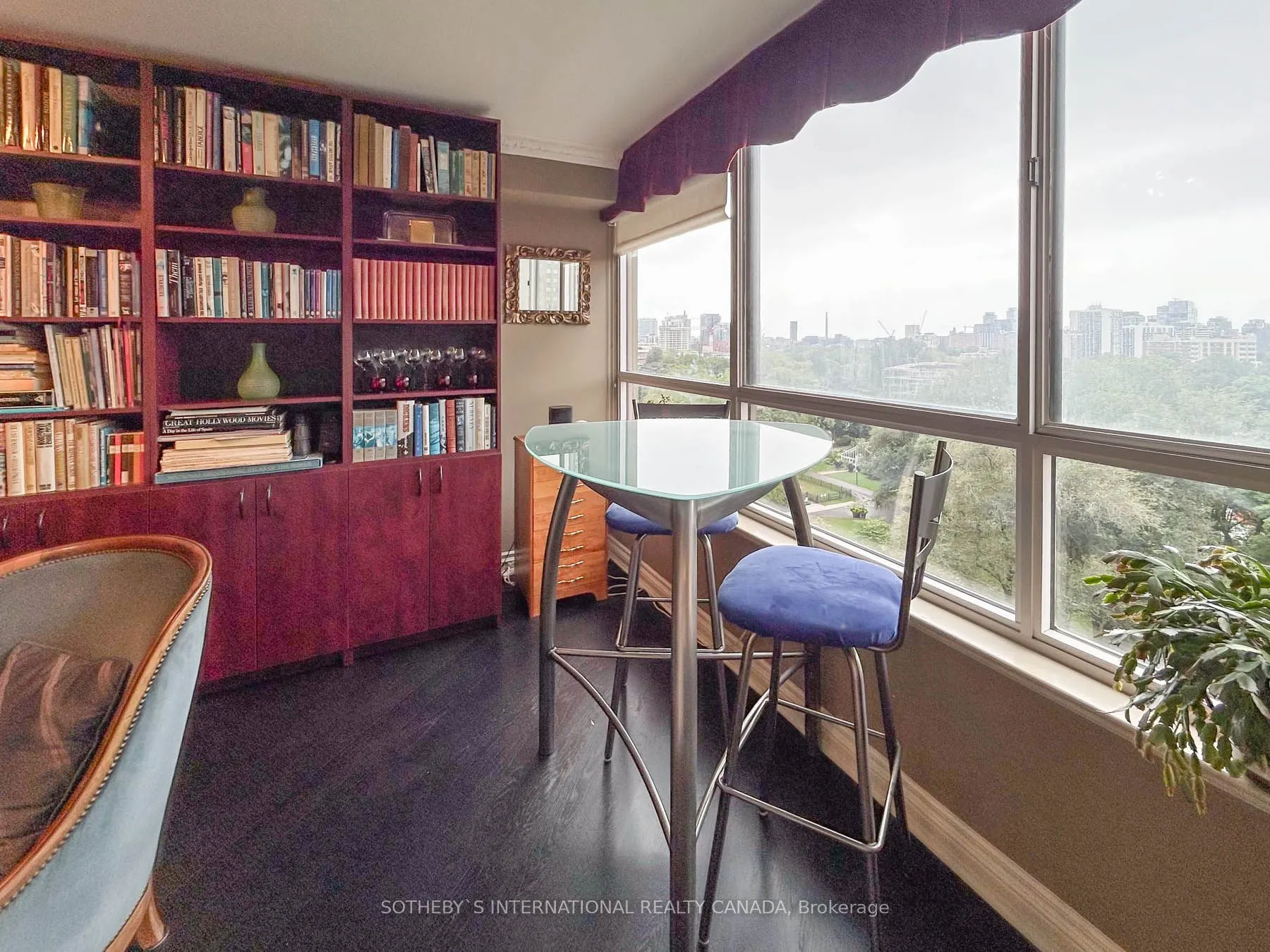 130 Carlton Street, #906