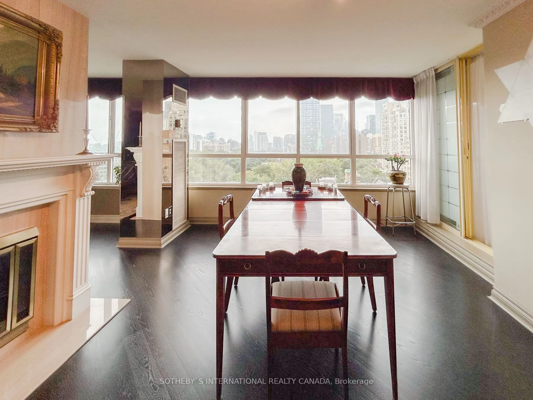 130 Carlton Street, #906