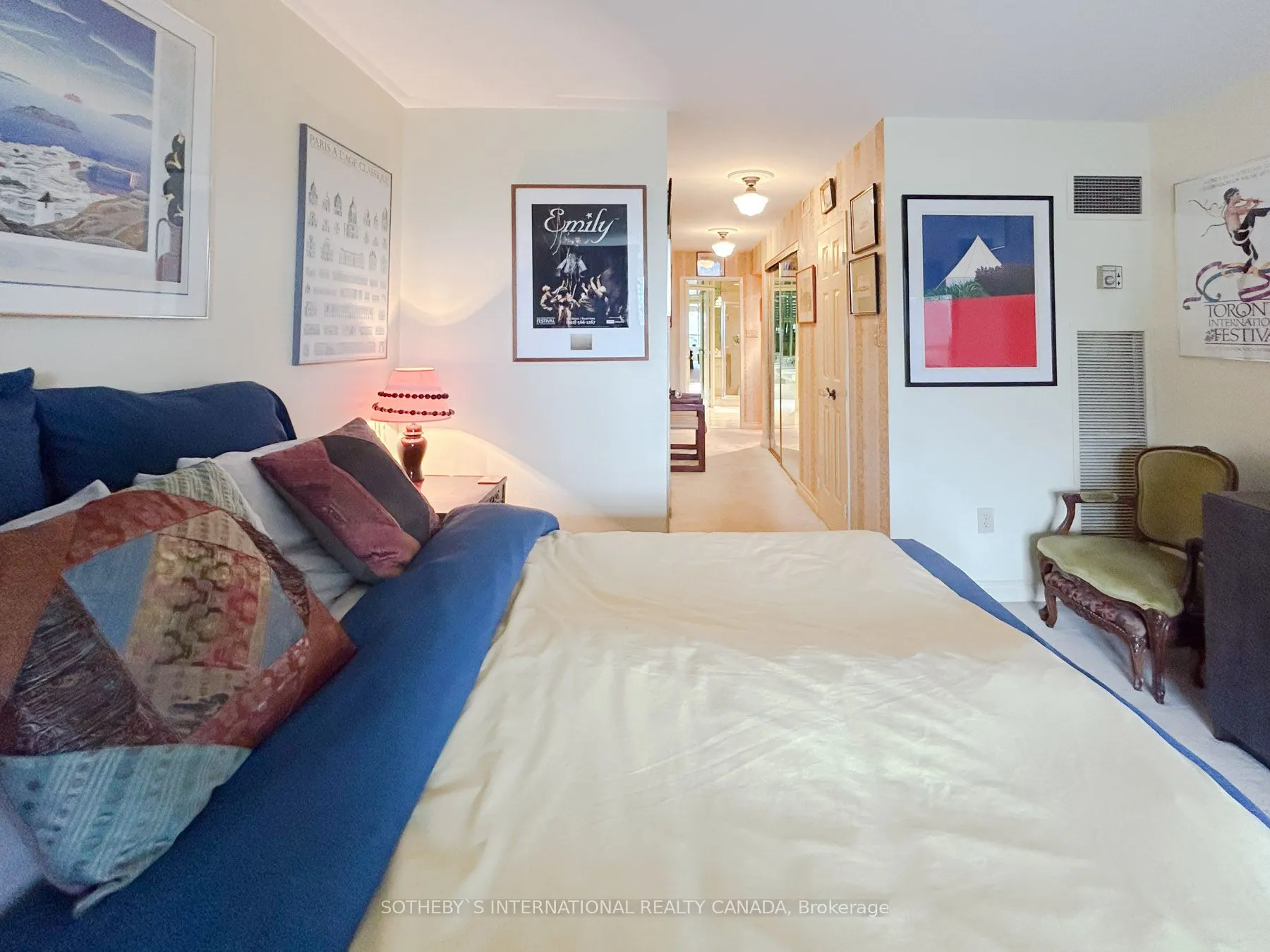 130 Carlton Street, #906