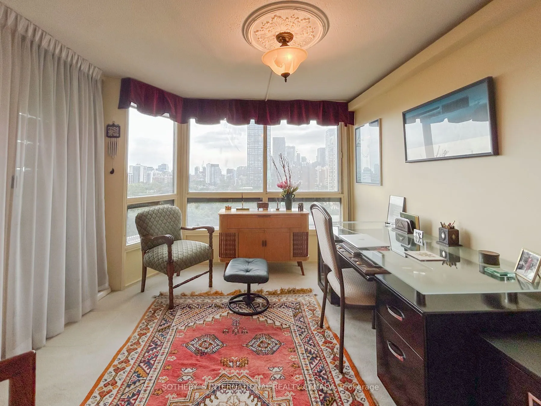 130 Carlton Street, #906