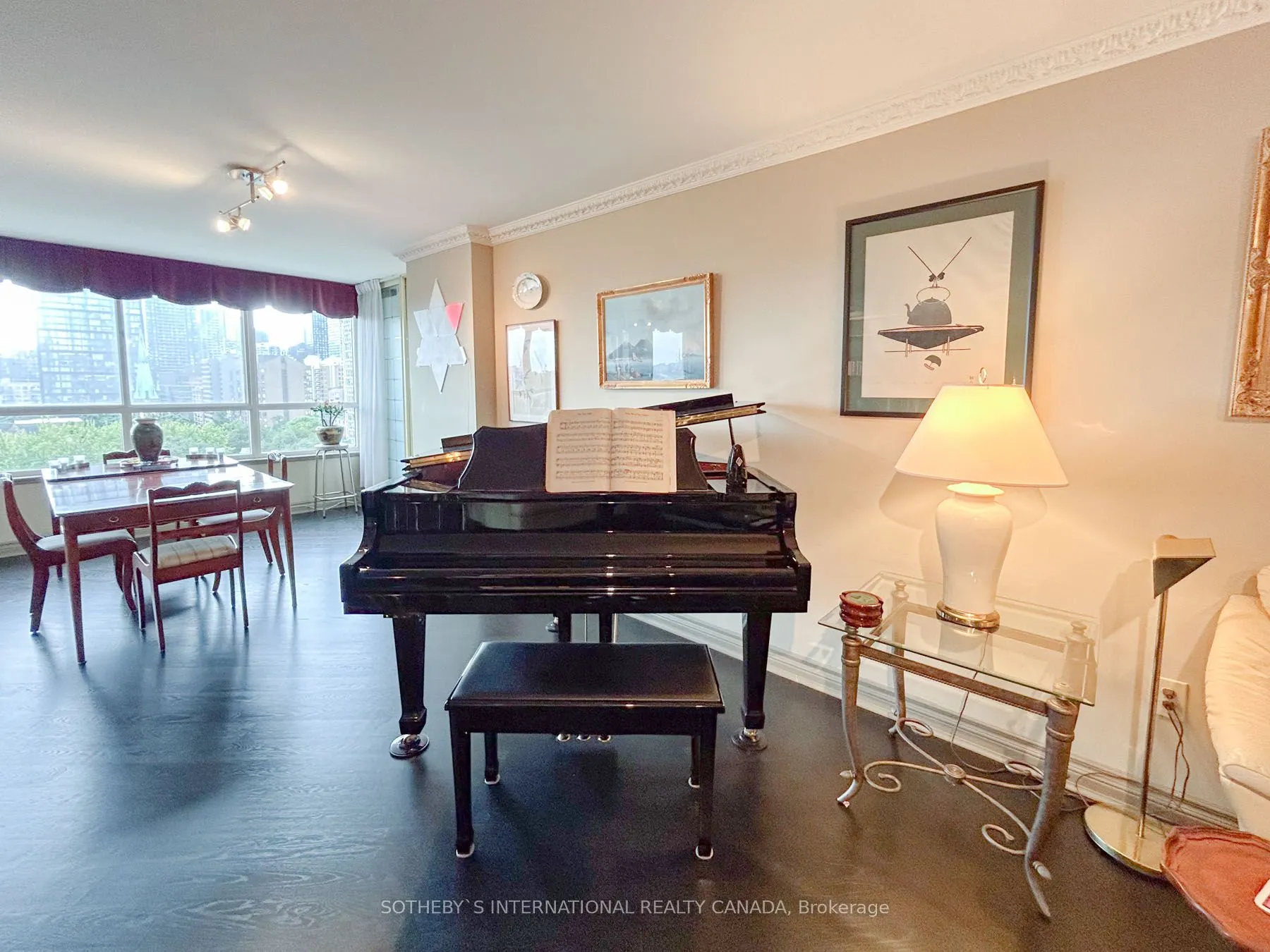 130 Carlton Street, #906