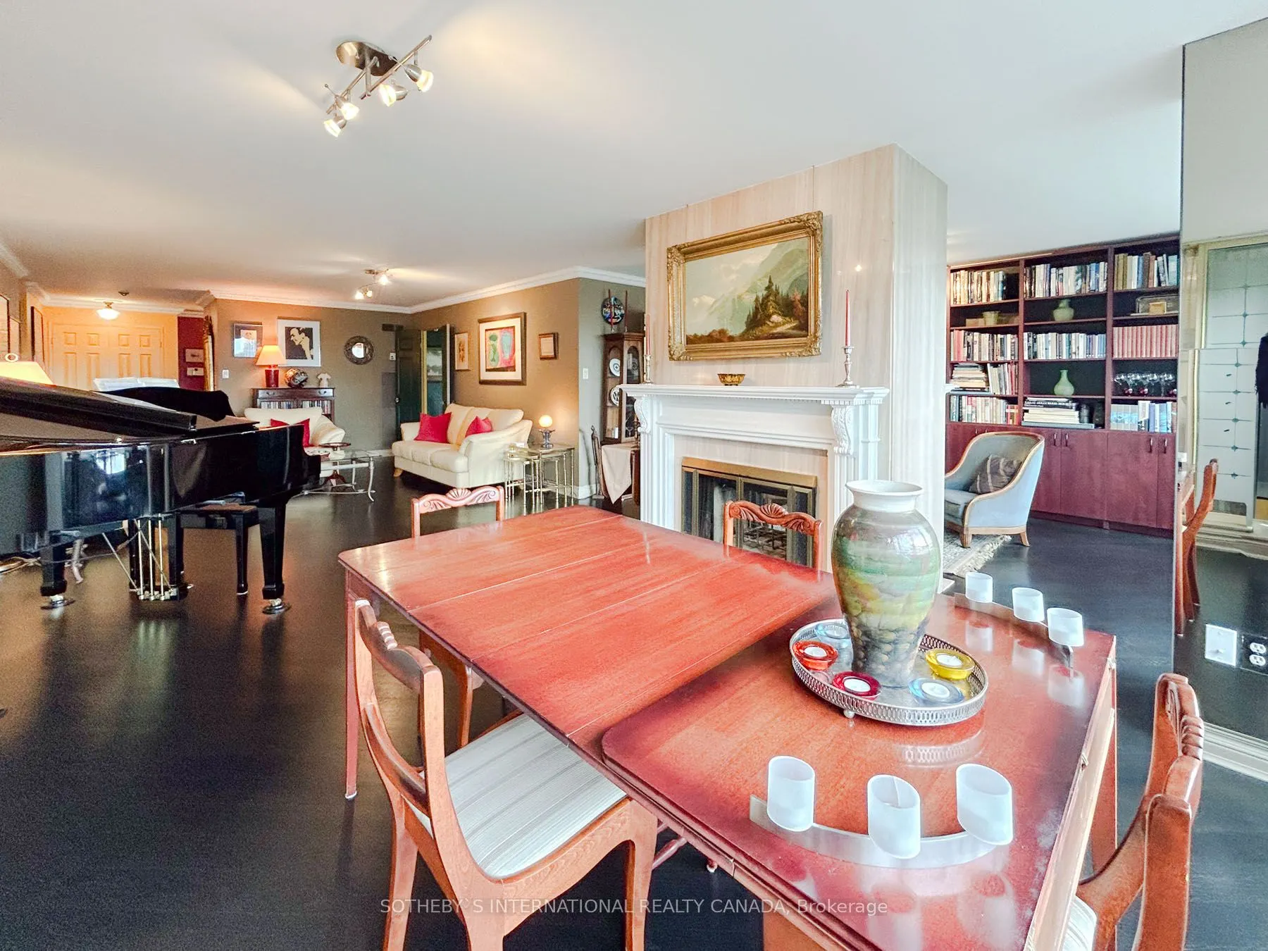 130 Carlton Street, #906