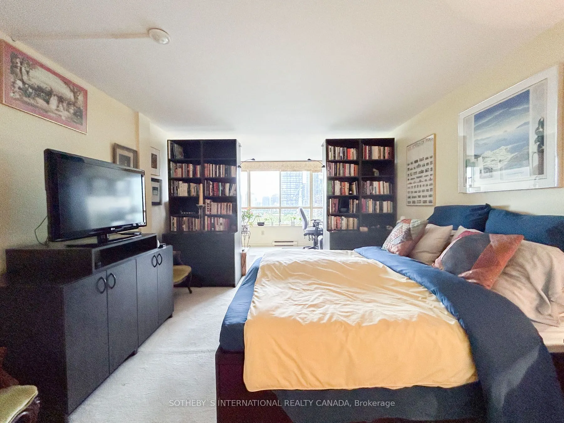 130 Carlton Street, #906