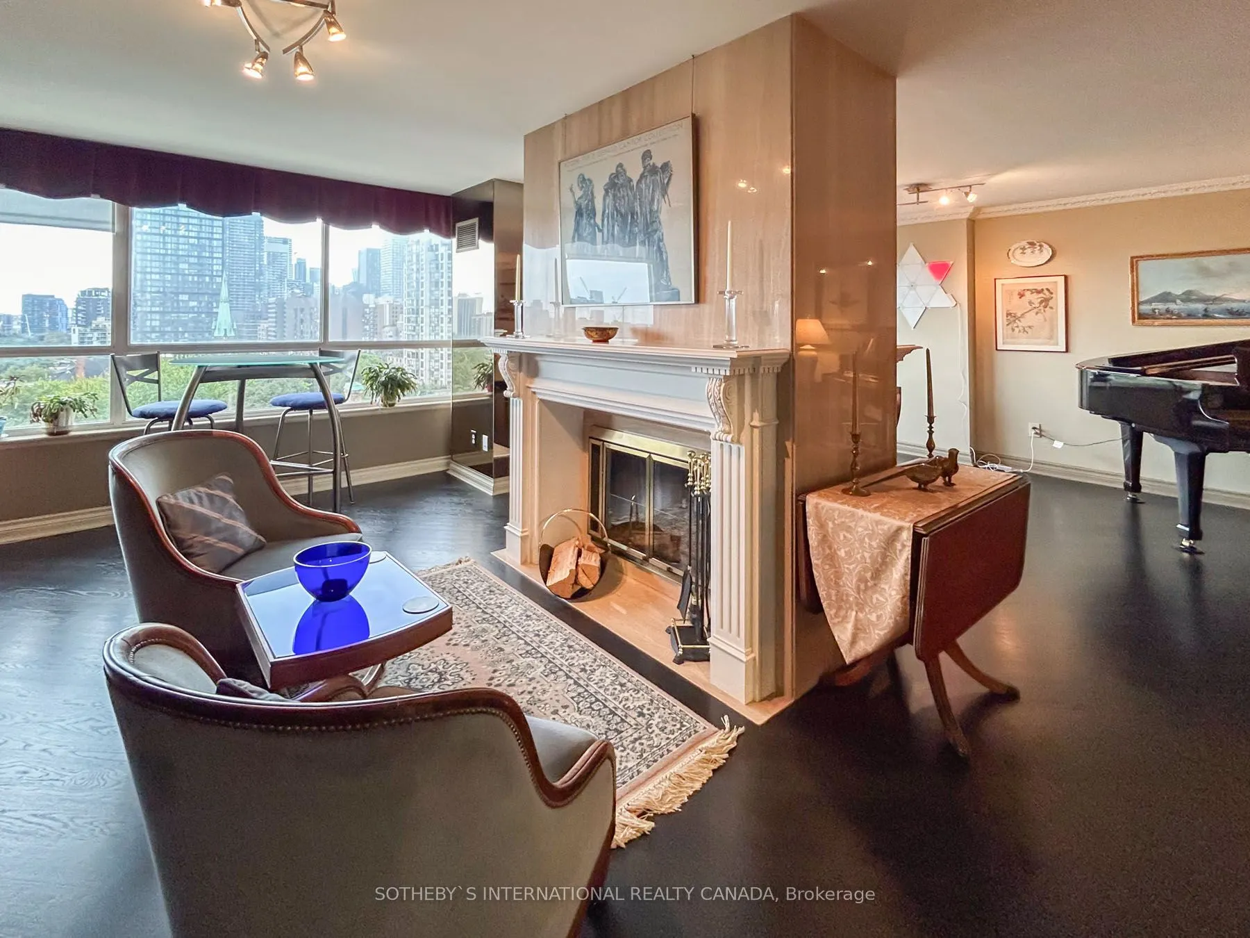 130 Carlton Street, #906