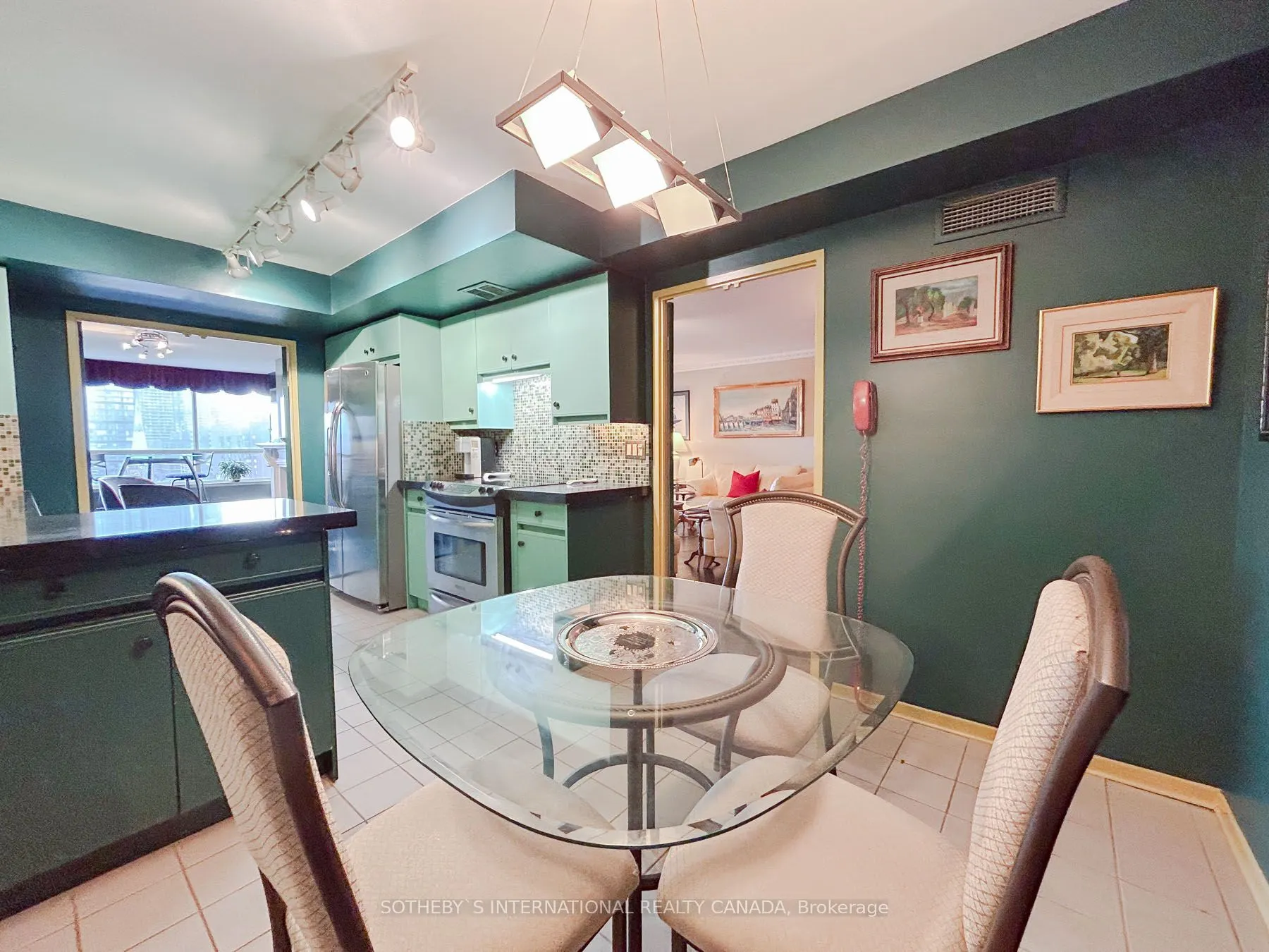 130 Carlton Street, #906